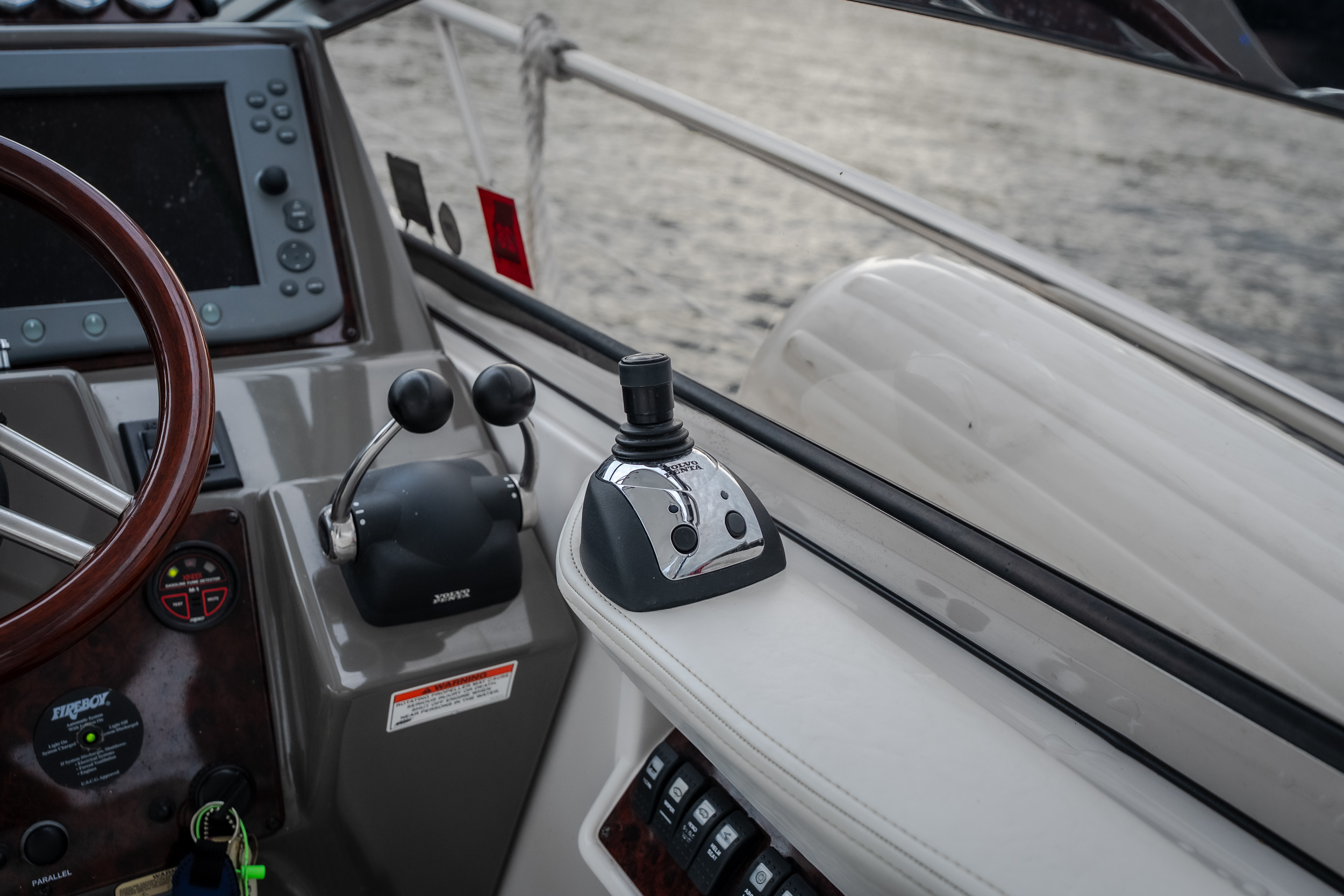 2009 Regal 4460 Express Cruiser - Image 23