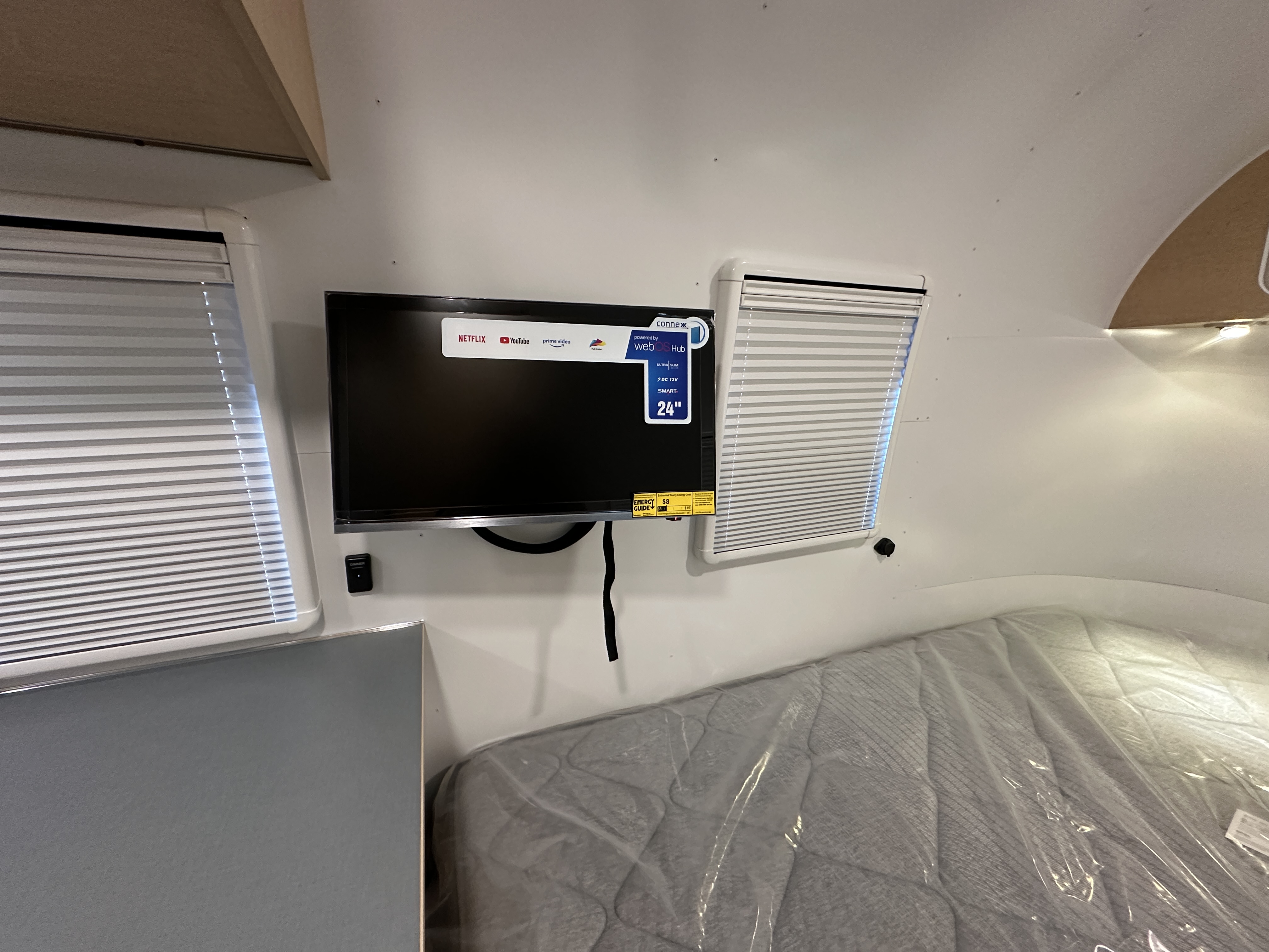 2026 Airstream World Traveler 22RB - Image 15