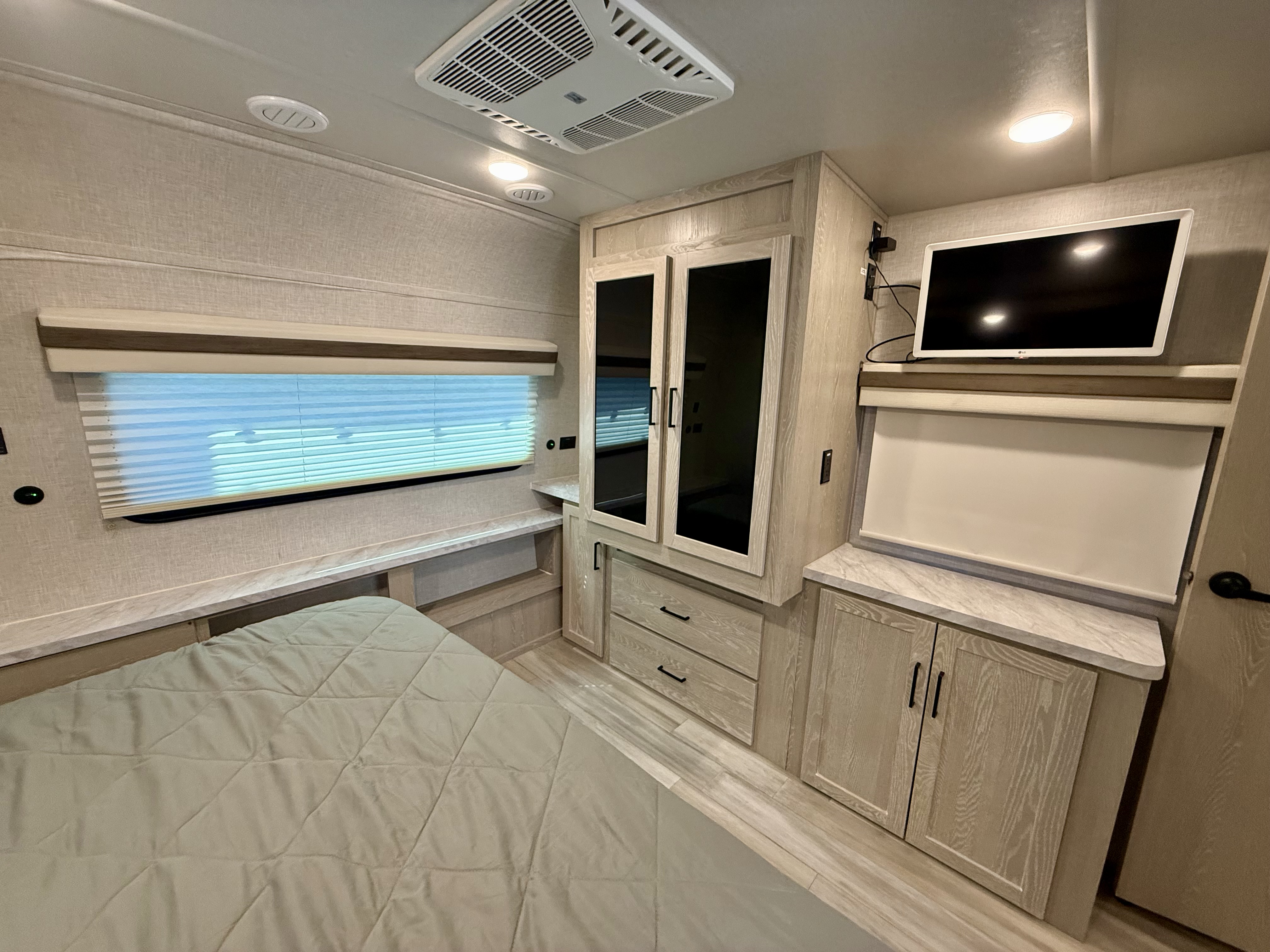 2023 Forest River Rockwood Ultra Lite 2720IK - Image 16