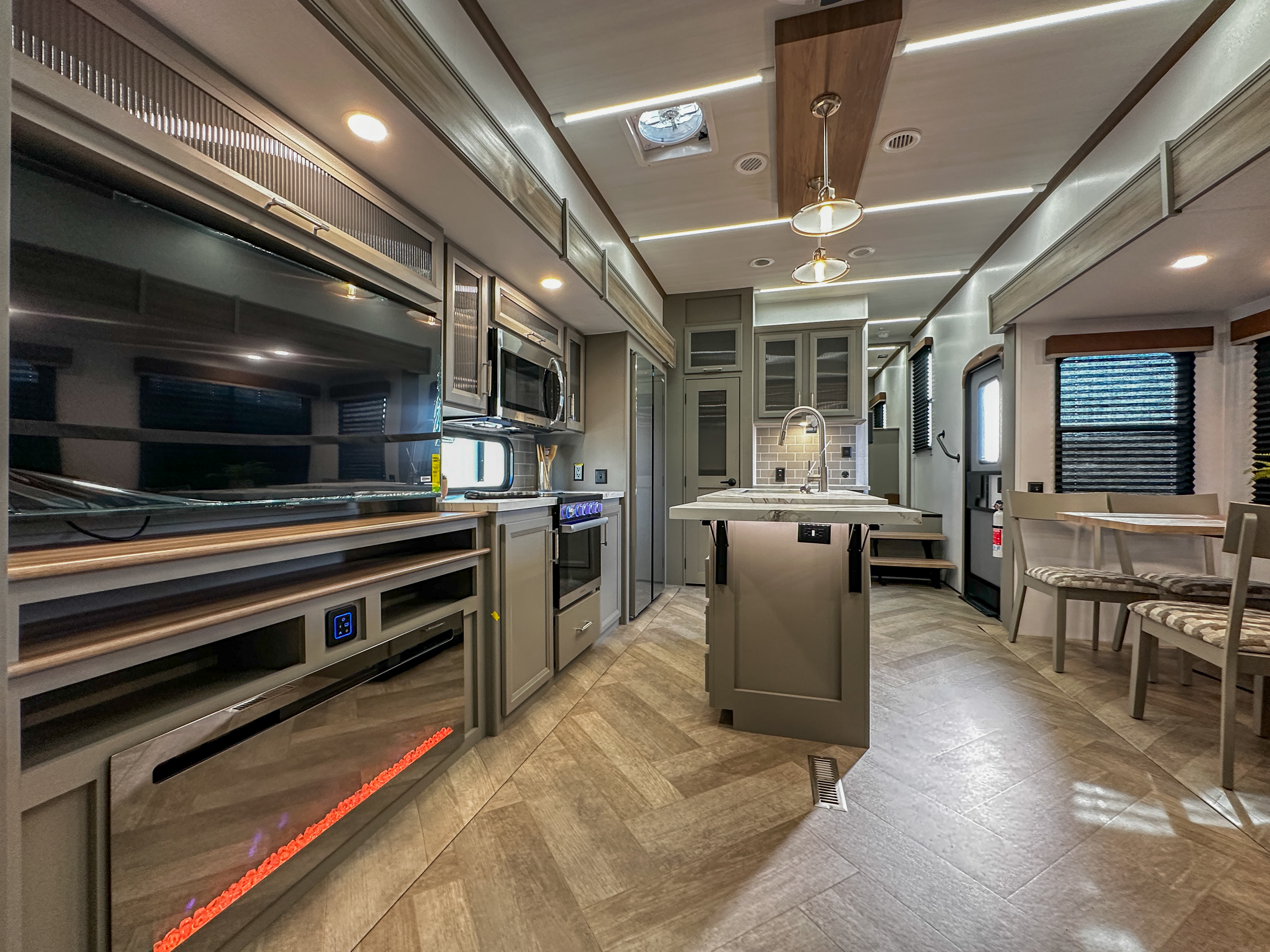 2026 Keystone Sprinter 3900DBL - Image 24