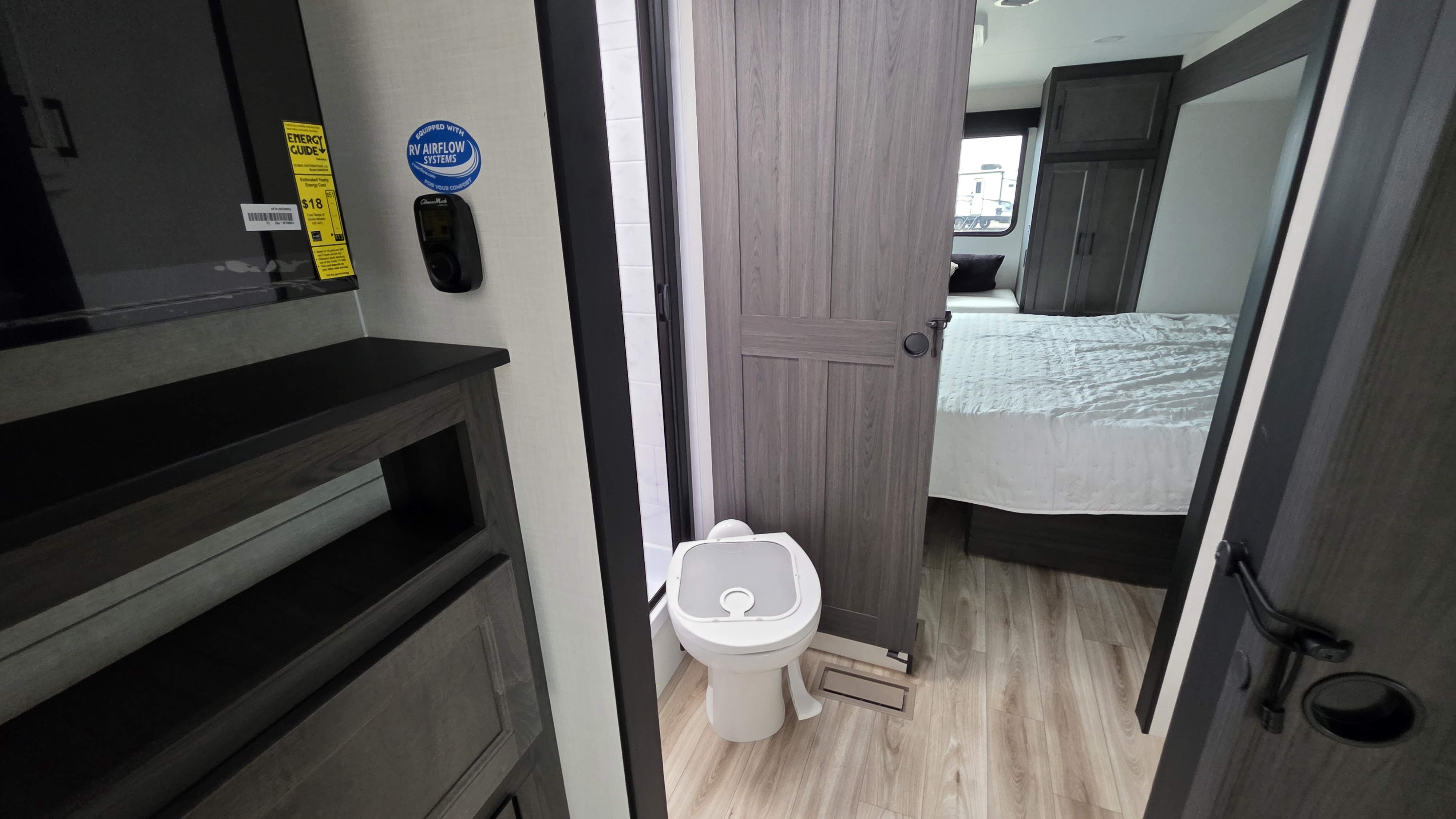 2027 VENTURE RV STRATUS 262VFK - Image 13