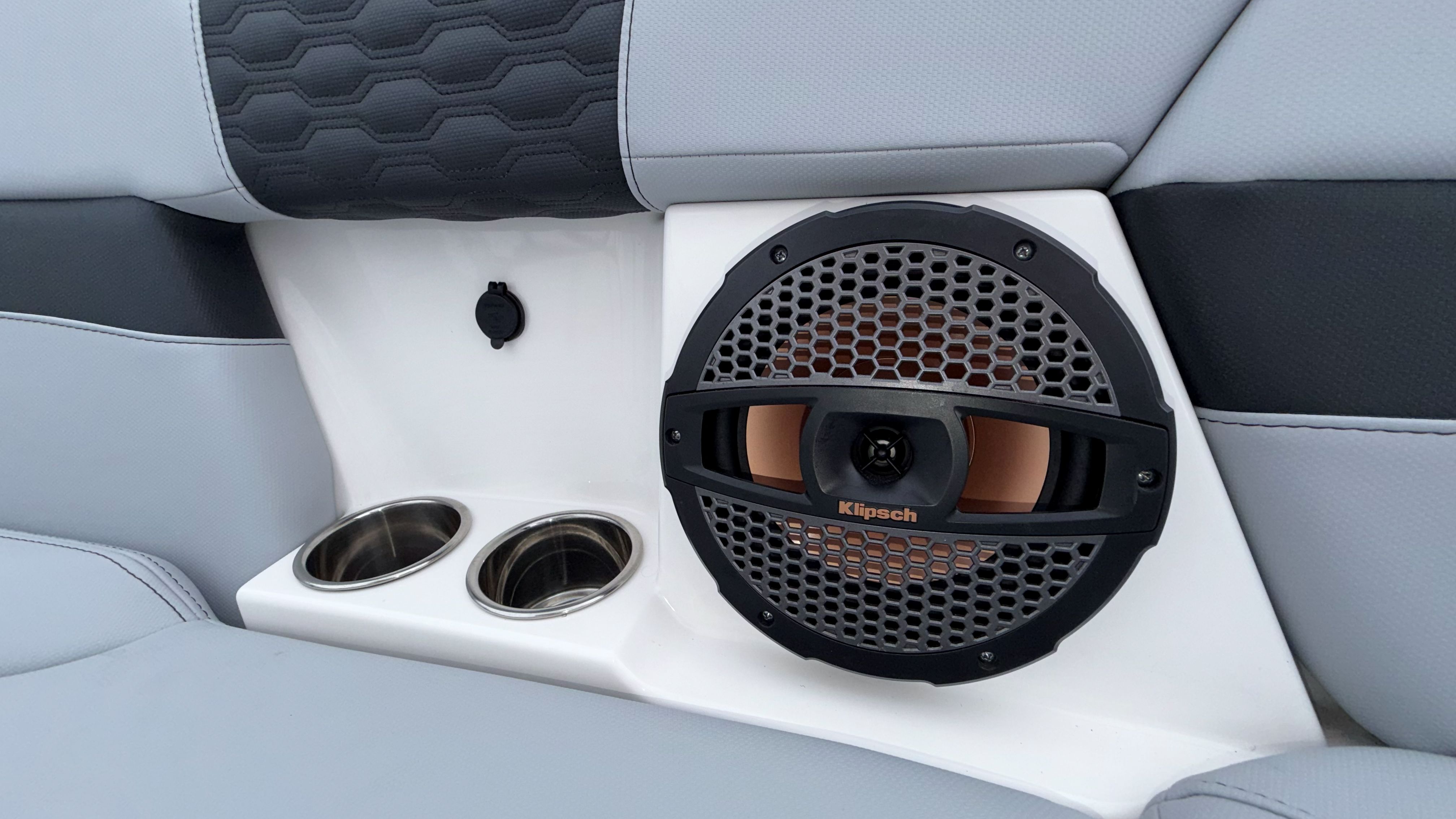 2024 MasterCraft XT25 - Image 20