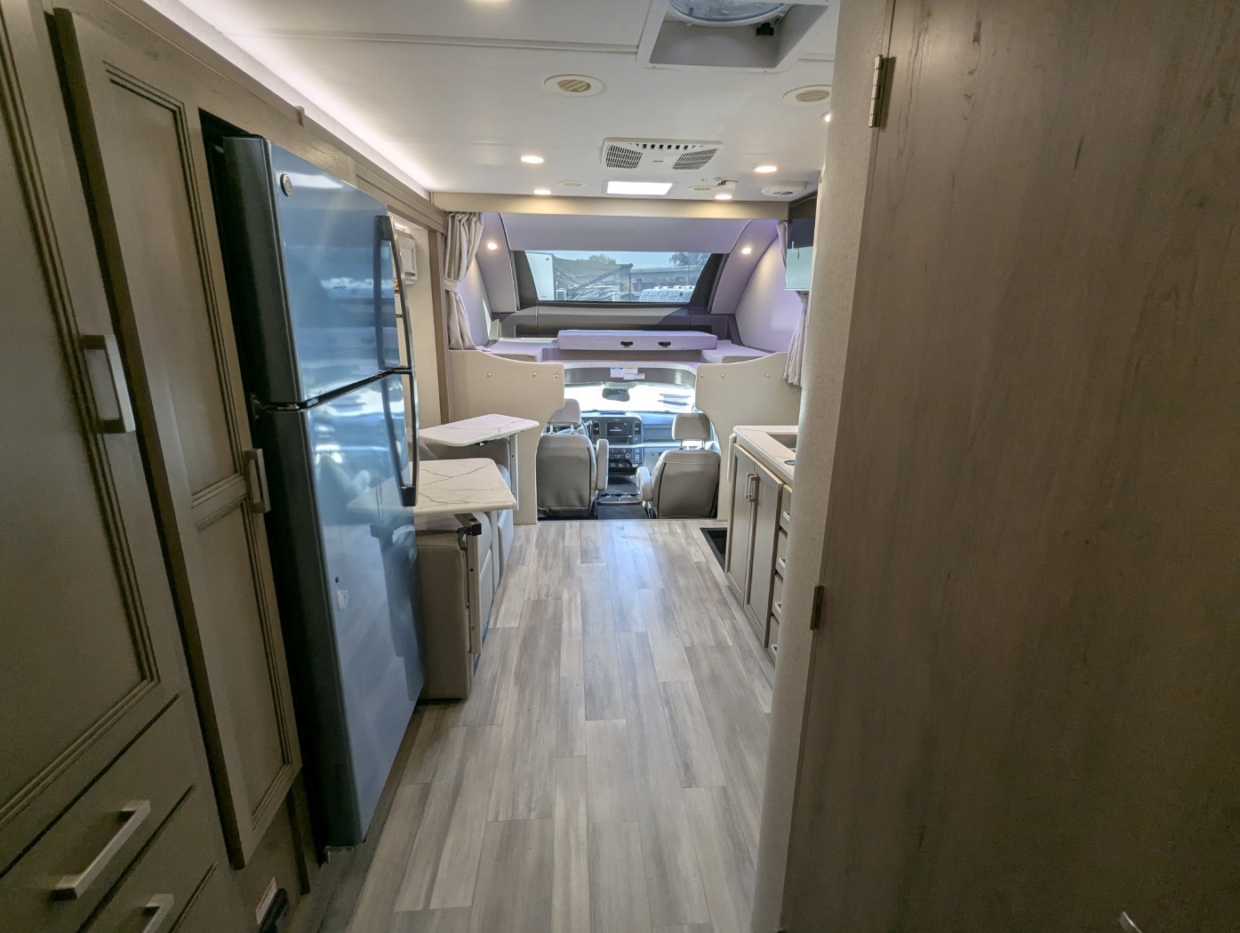 2027 Thor Motor Coach Omni Z30 - Image 29