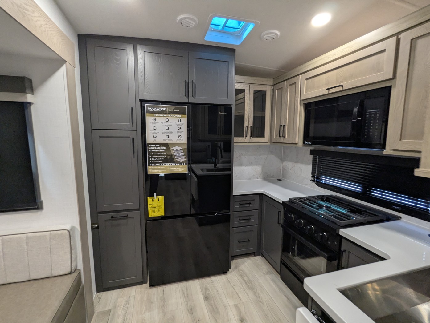 2026 Forest River Rockwood Signature R371RK - Image 27
