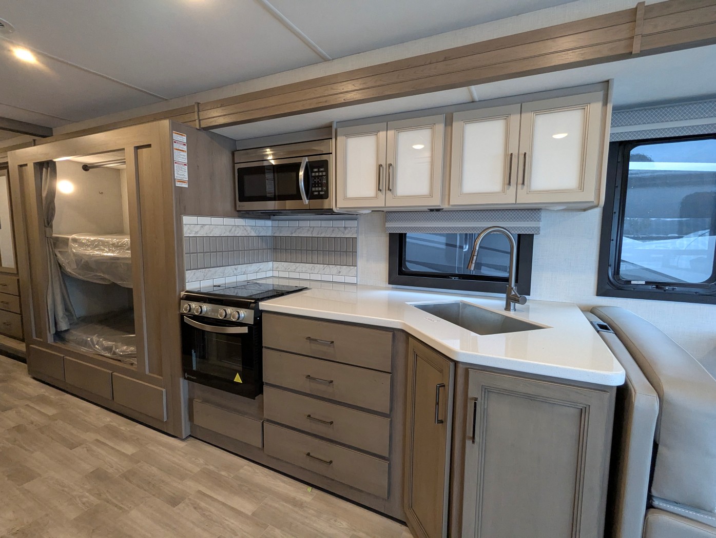 2026 Thor Motor Coach Windsport 35J - Image 19