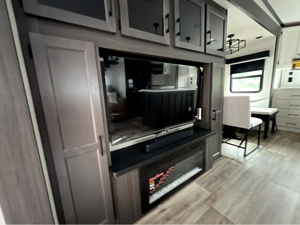 2026 VENTURE RV SPORTTREK 353VRK - Image 9