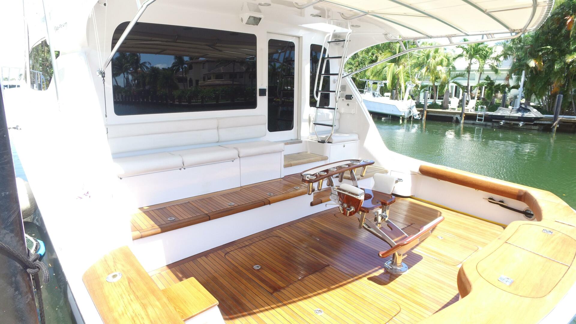 2006 Hatteras 68 Convertible - Image 25