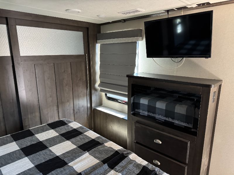 2020 Forest River Cardinal Luxury 345RLX - Image 19