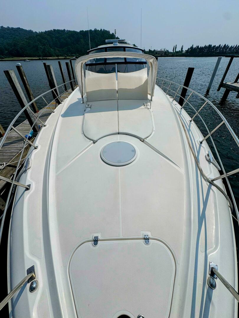 2005 Cruisers Yachts 540 Express - Image 18