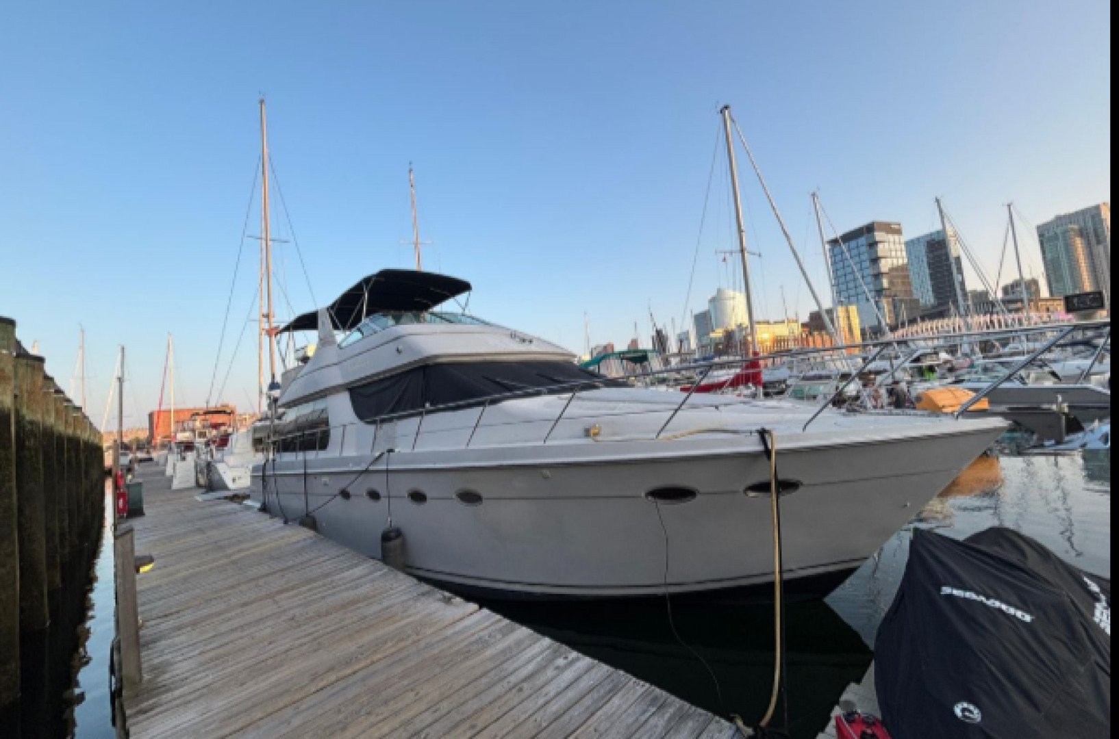 1998 Carver 530 Voyager - Image 1