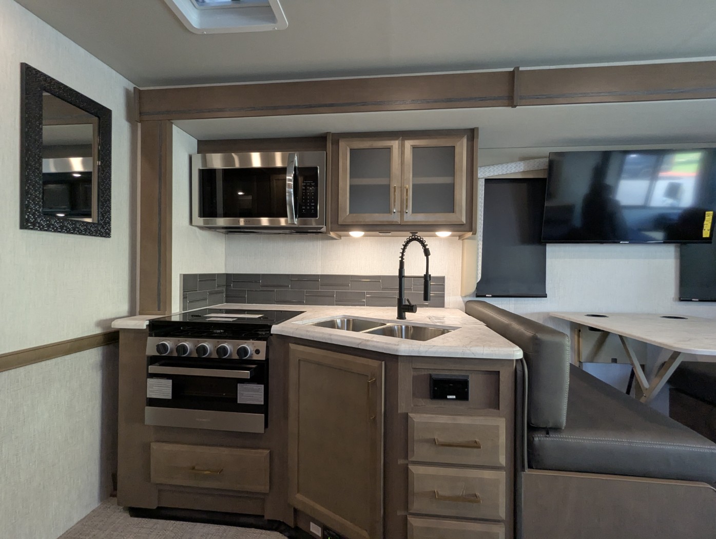 2026 Fleetwood Flair 28A - Image 21