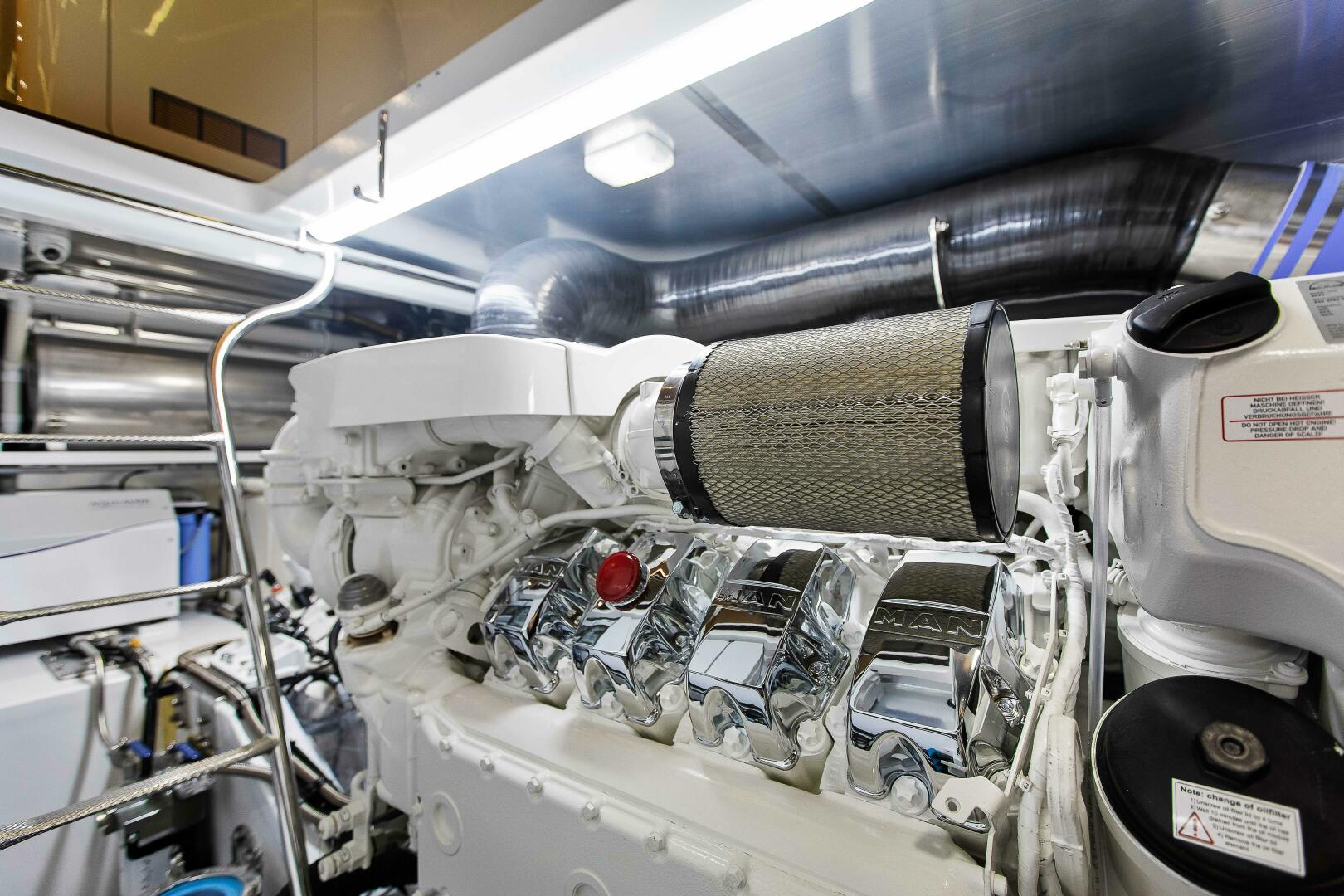 2021 Valder Yachts Power Cat - Image 25