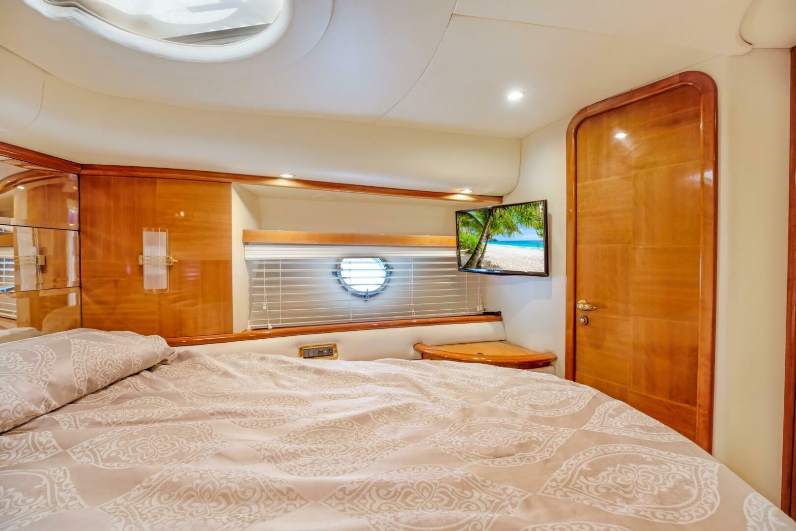 2004 Azimut Azimut 62 Base - Image 21