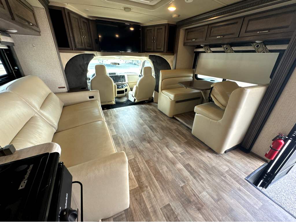 2017 WINNEBAGO ASPECT 30J - Image 8