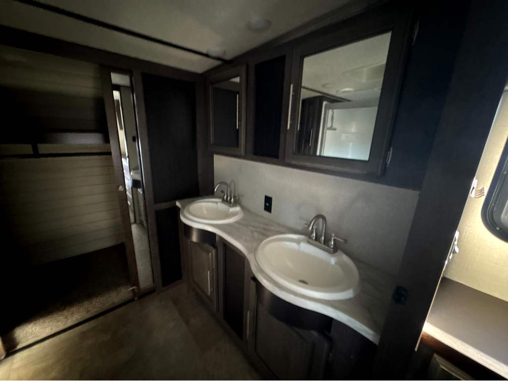 2019 CROSSROADS CRUISER 3451FB - Image 19