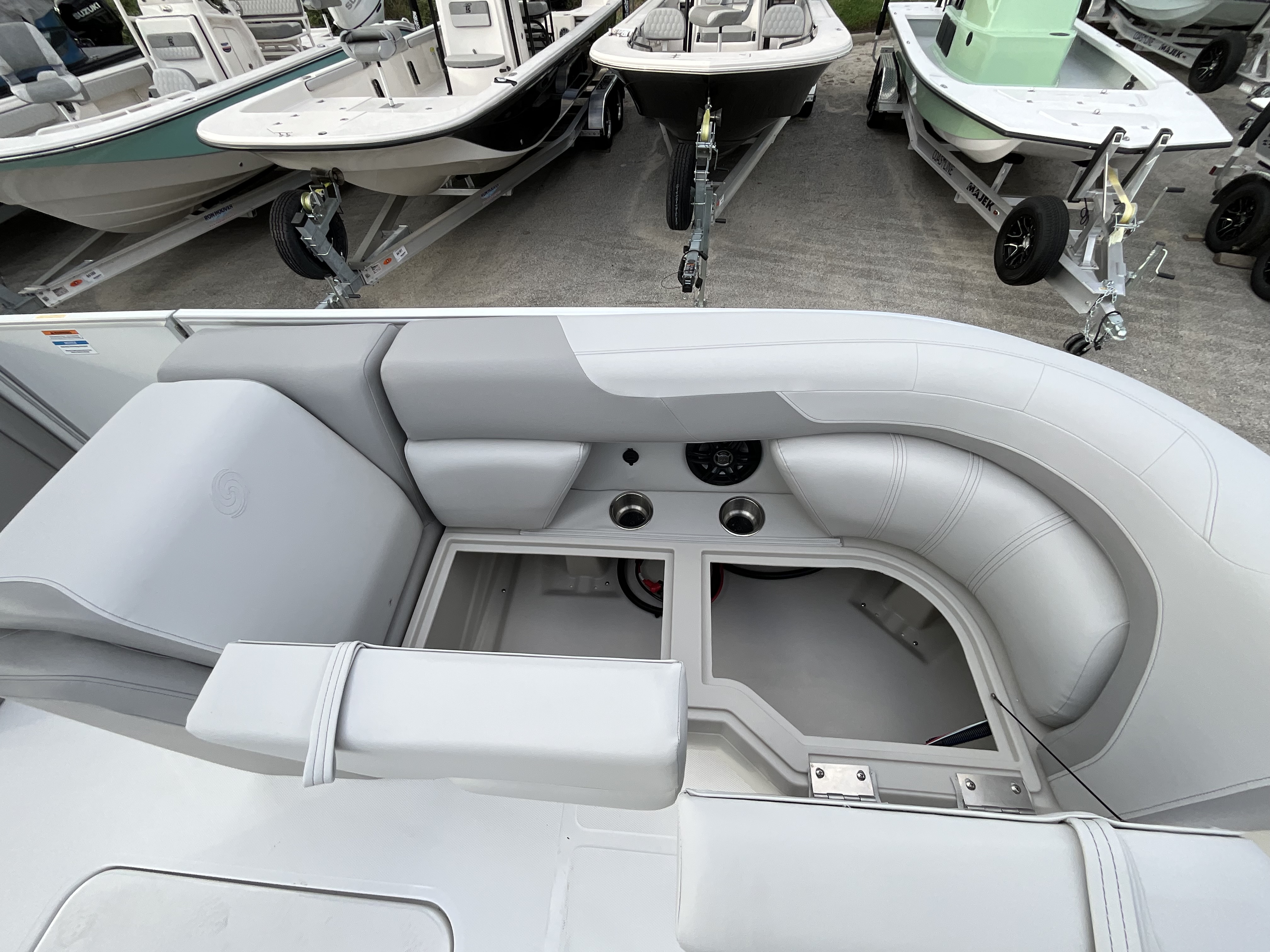 2027 Hurricane FunDeck 2360 REF - Image 27