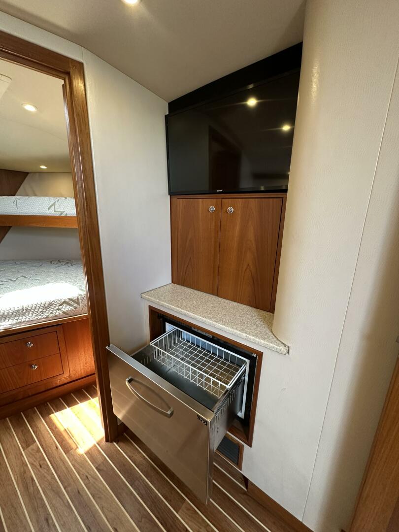 2007 Albemarle 360 Express - Image 8