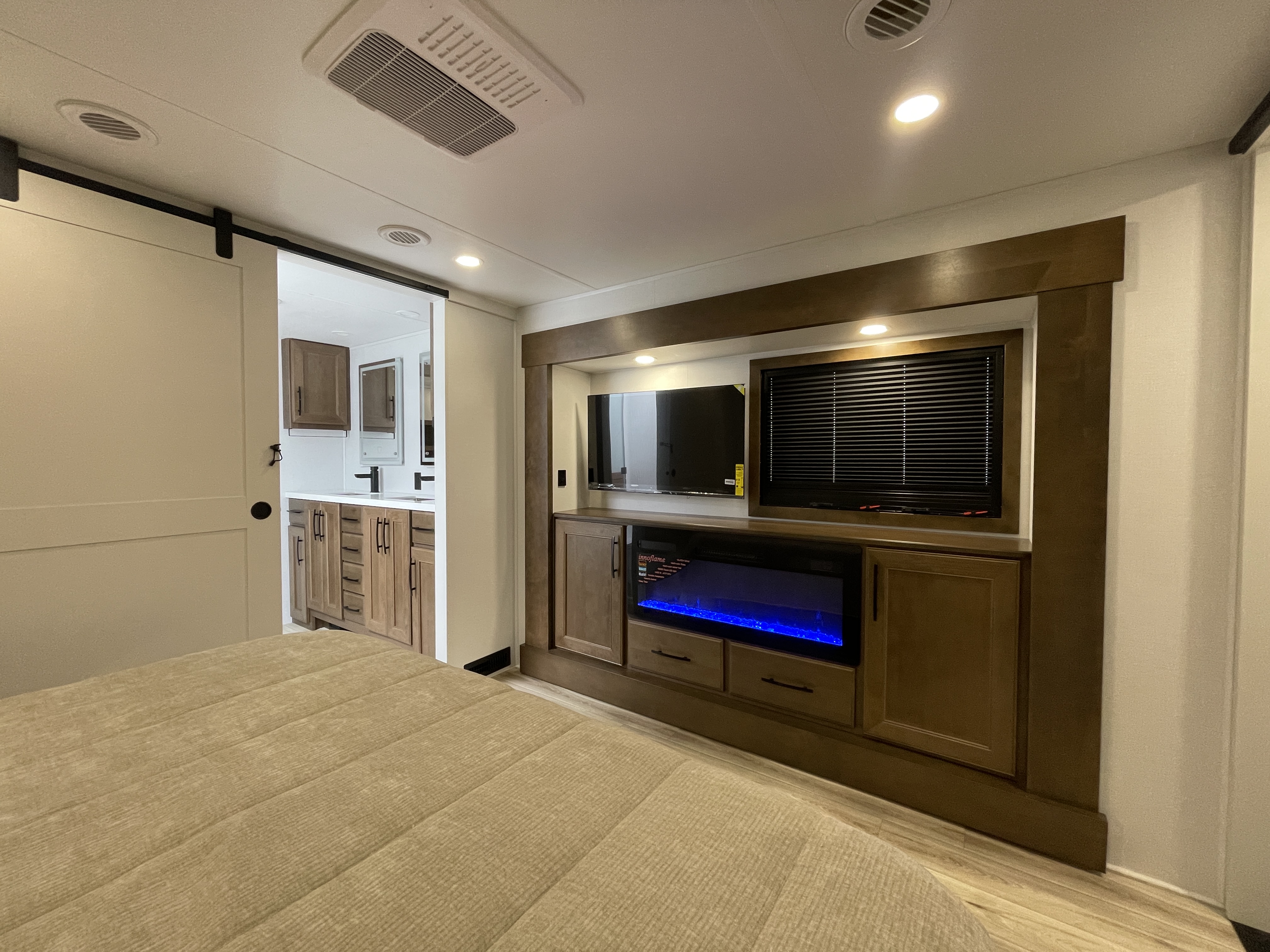 2027 Keystone Montana 3900RK - Image 30