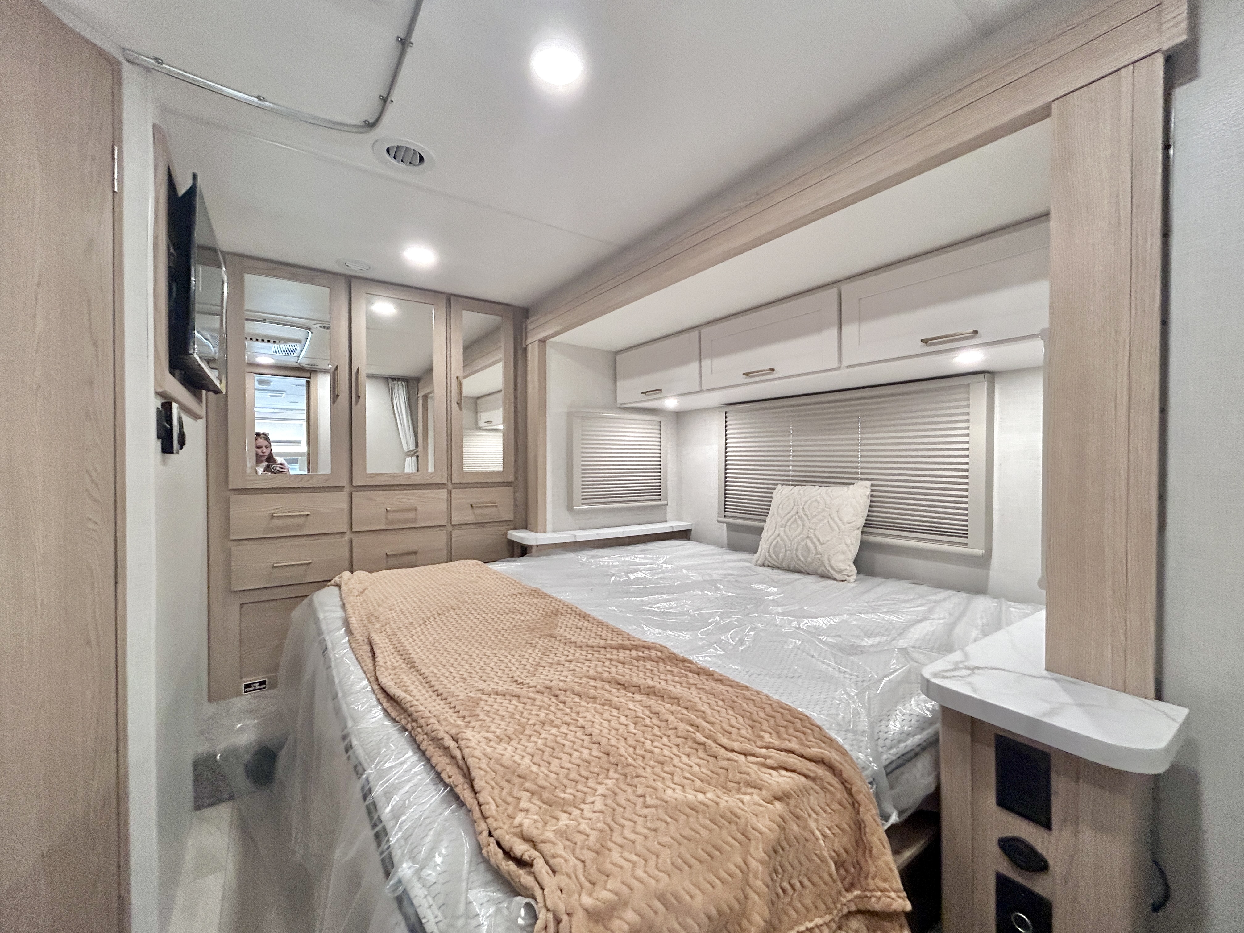 2027 Thor Motor Coach QUANTUM KW29 - Image 18