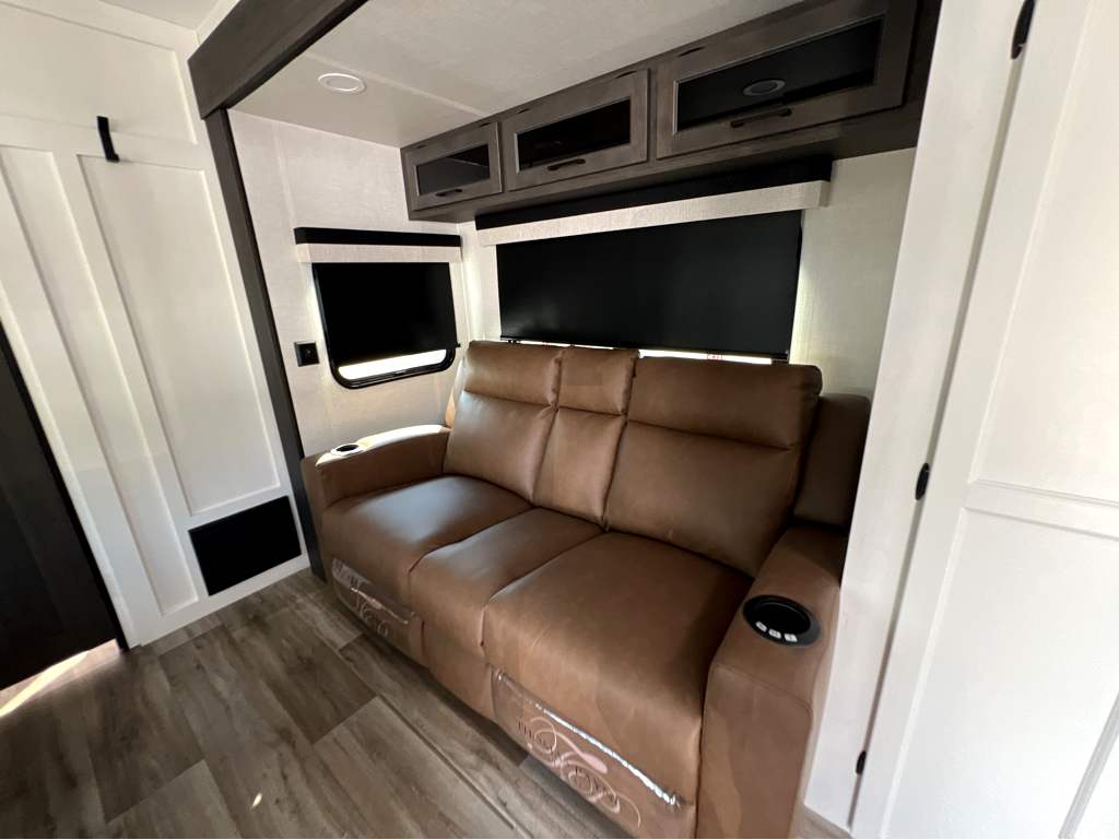 2026 VENTURE RV SPORTTREK 271VRB - Image 7
