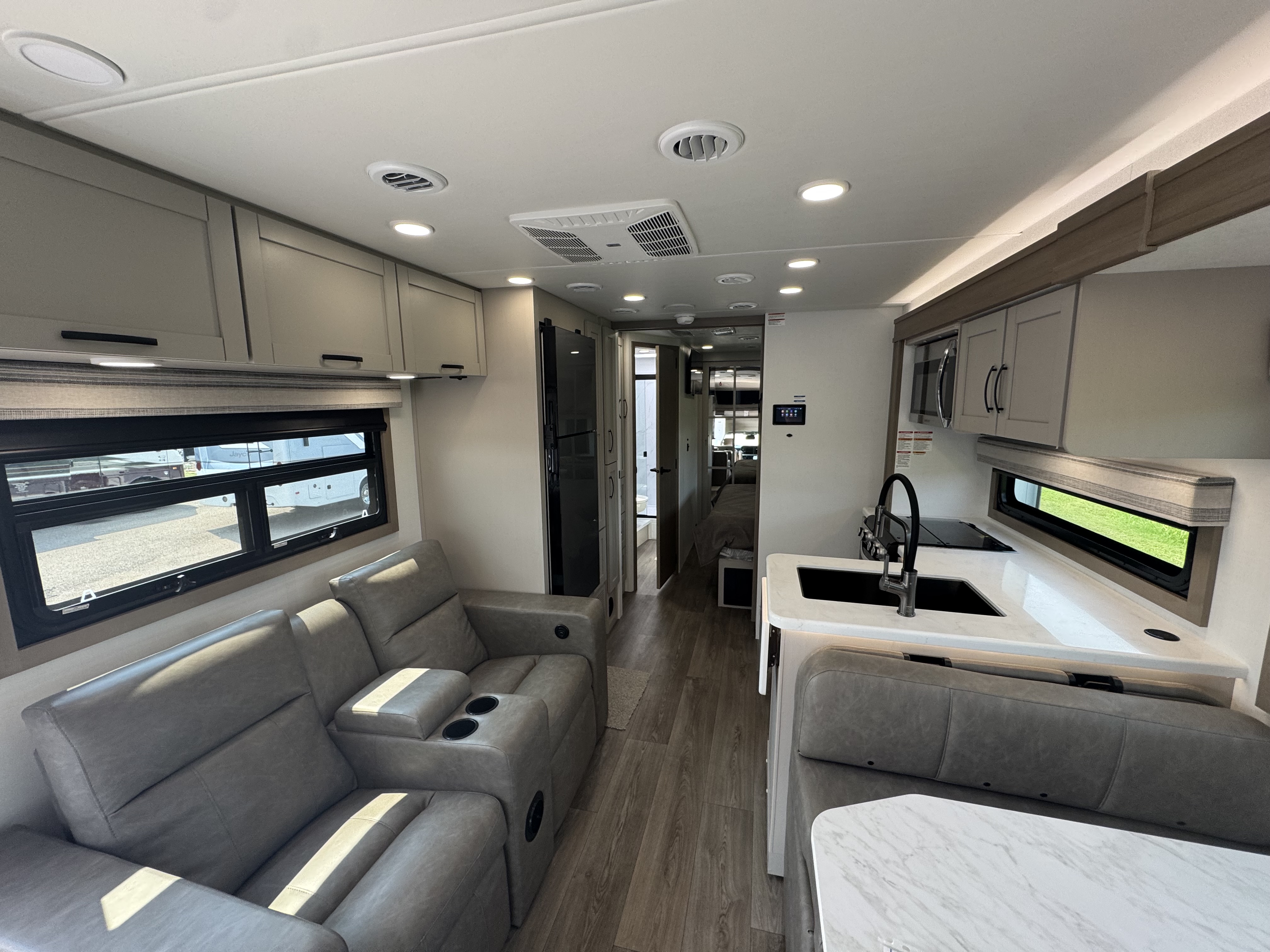 2027 JAYCO GREYHAWK XL 32U - Image 22