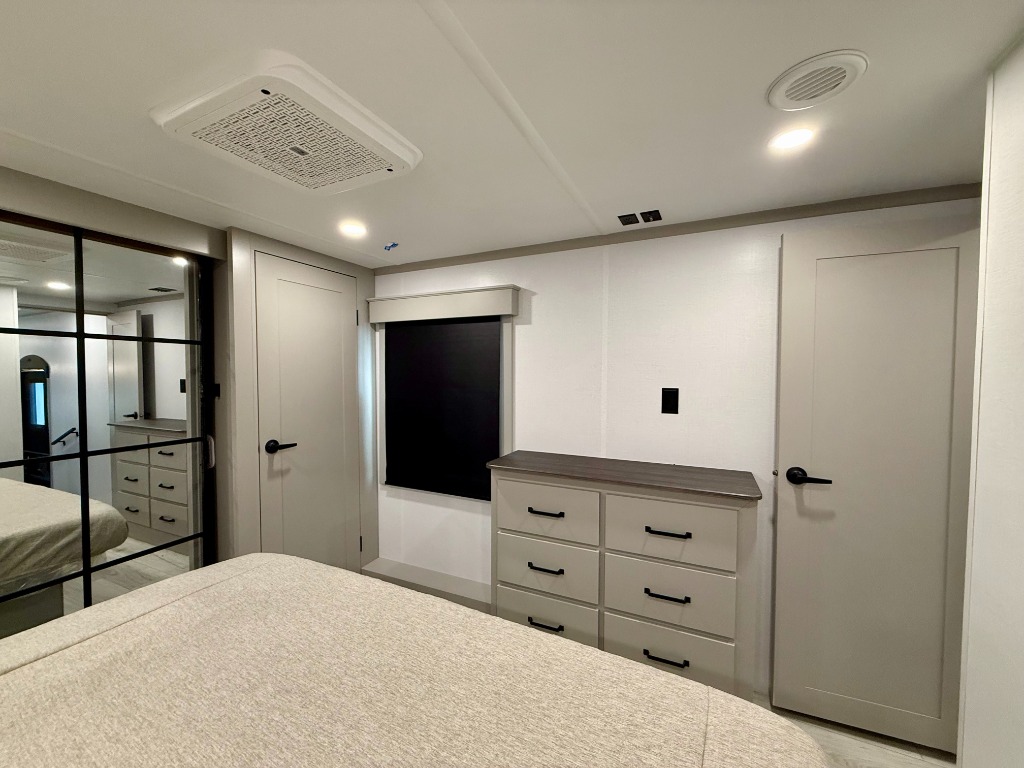 2026 High Country 325RK - Image 33
