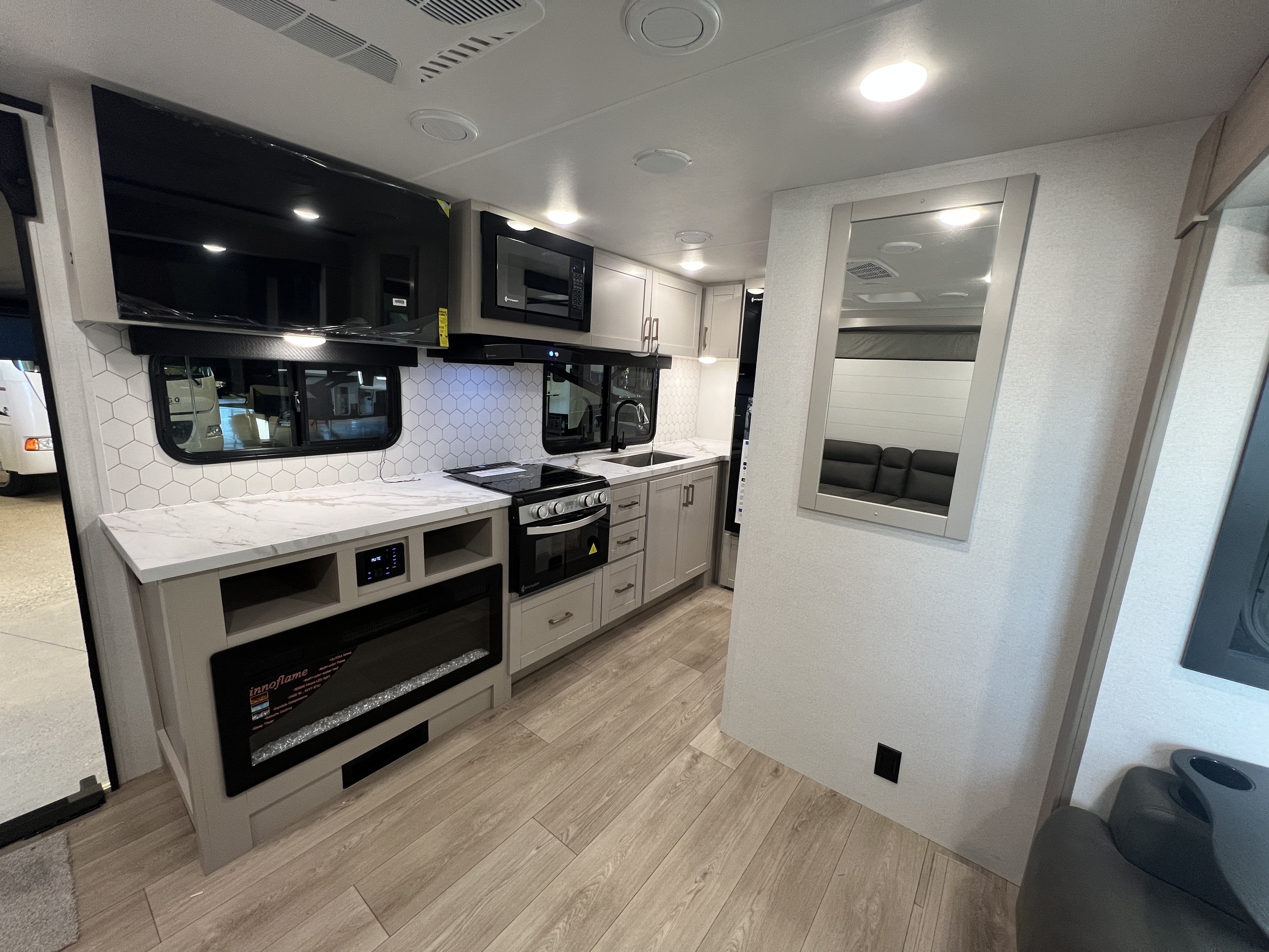 2027 Jayco Jay Feather 19MRK - Image 8