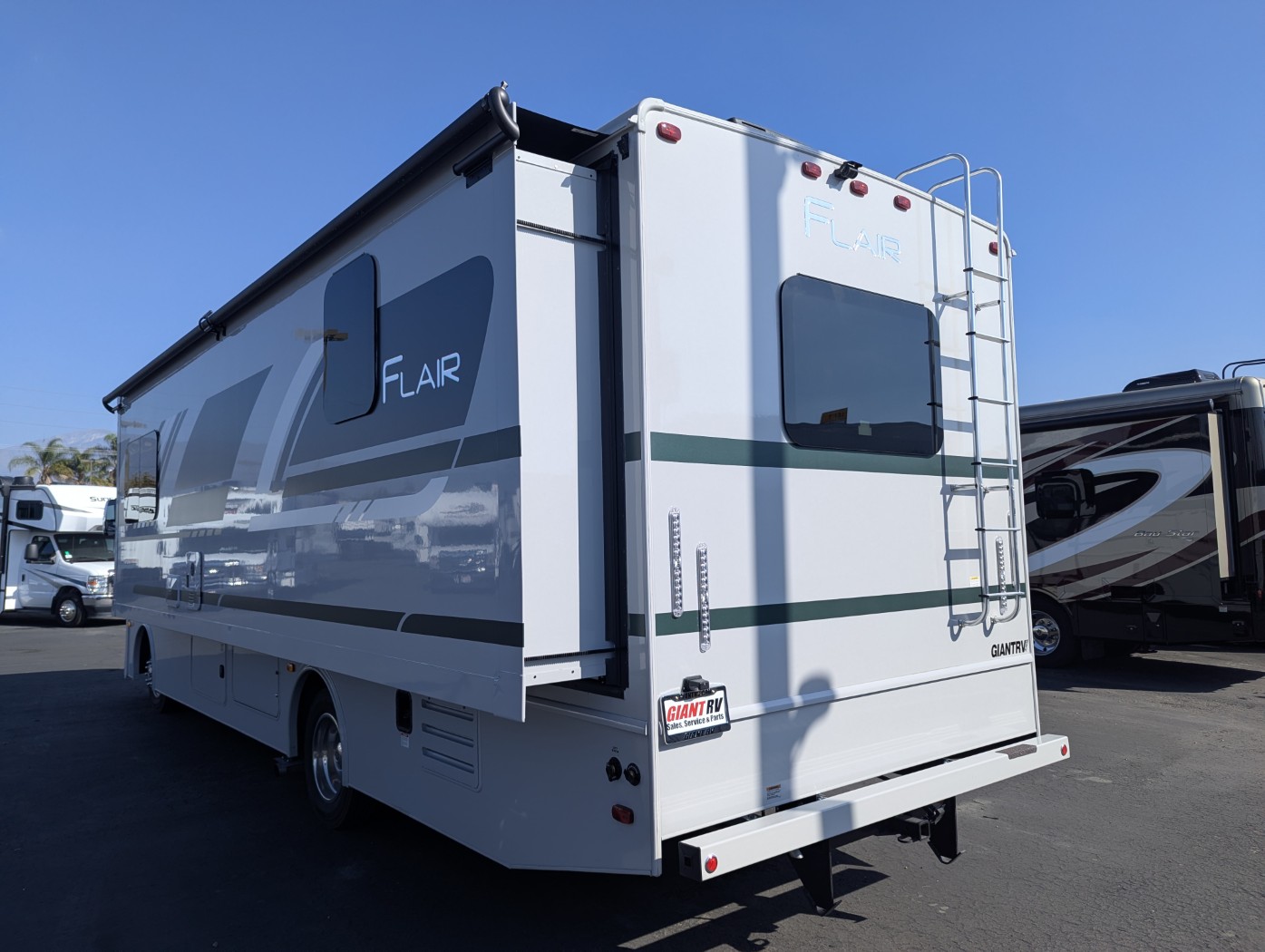 2026 Fleetwood Flair 29M - Image 4