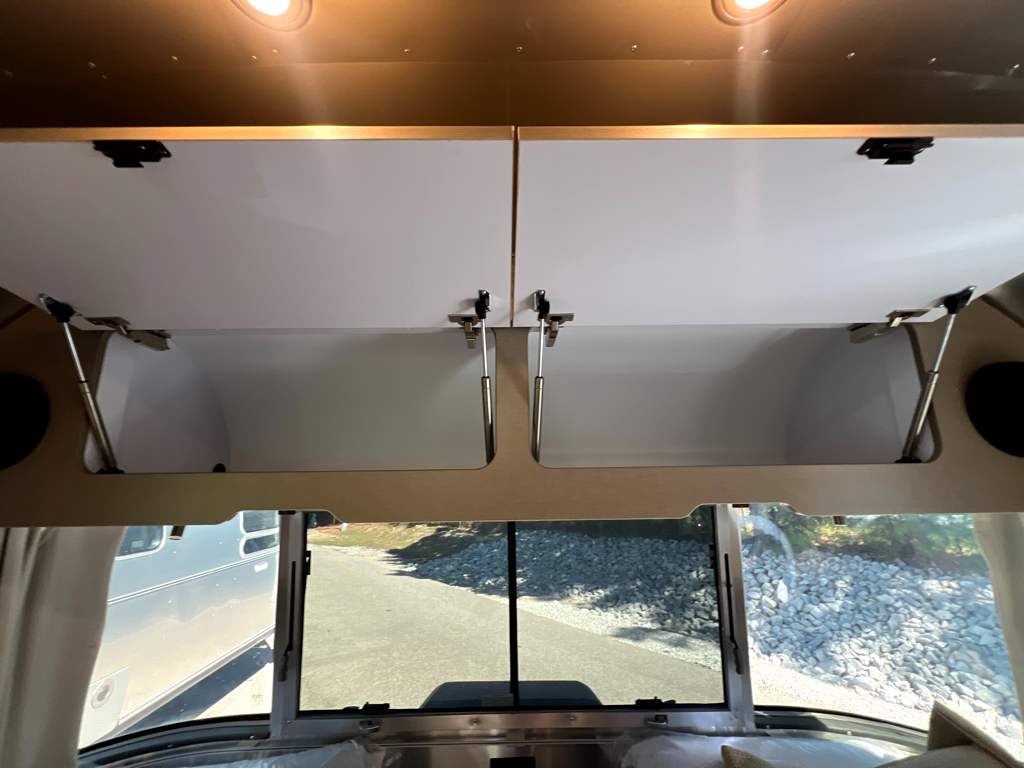 2027 AIRSTREAM FLYING CLOUD 25FBT - Image 20