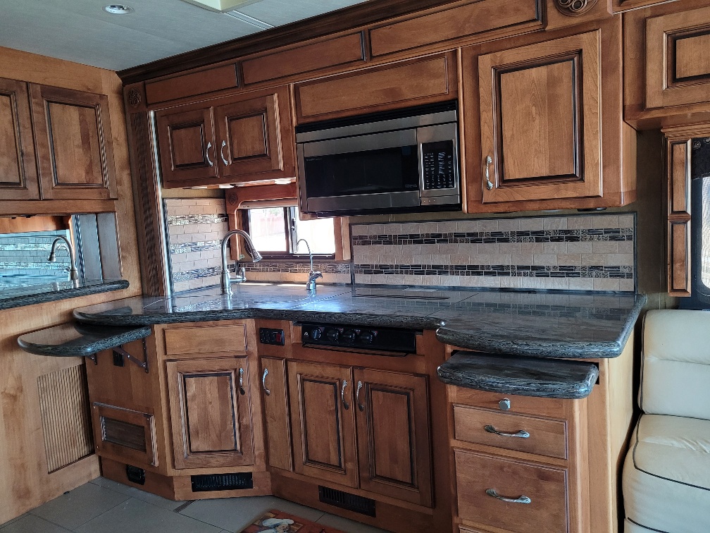 2012 Monaco RV Knight 40PDQ - Image 12