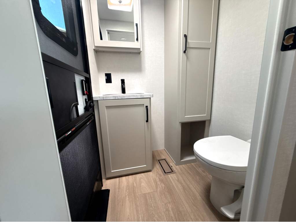 2027 VENTURE RV SPORTTREK 333VIK - Image 12