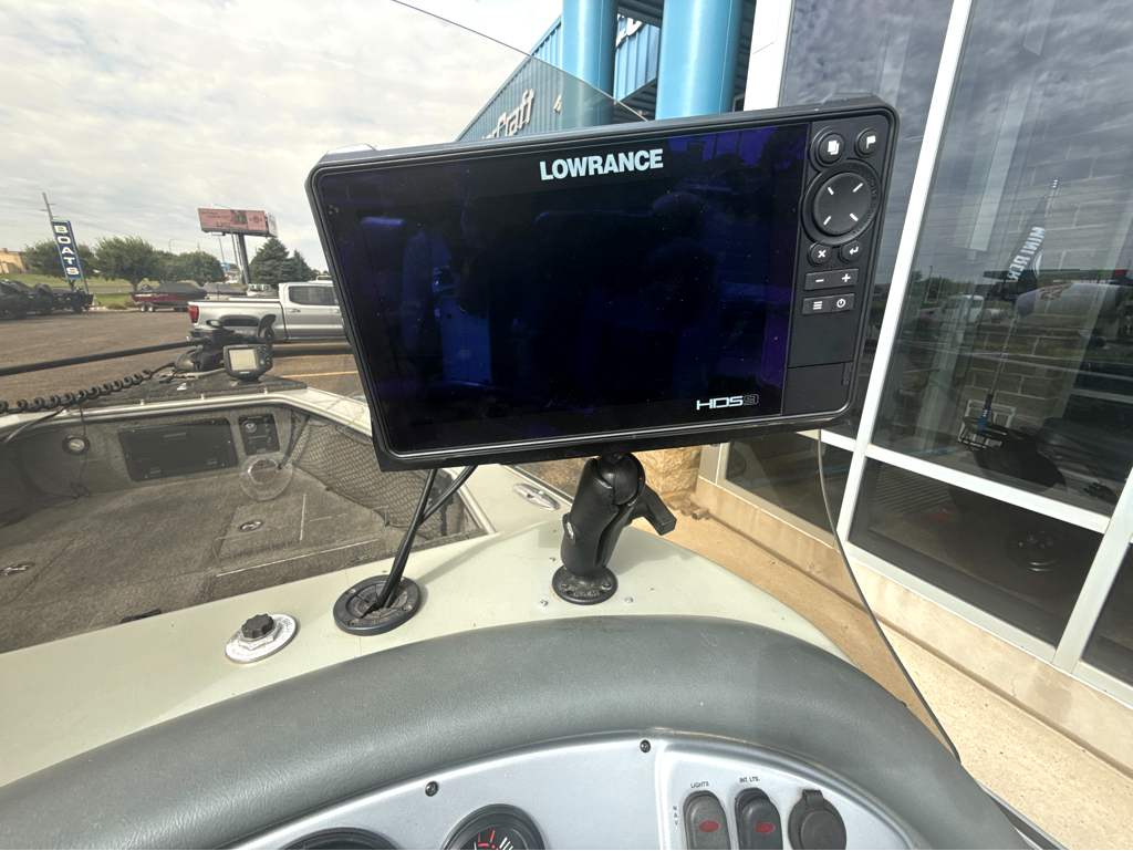 2006 Lund 1900 Pro-V SE - Image 17