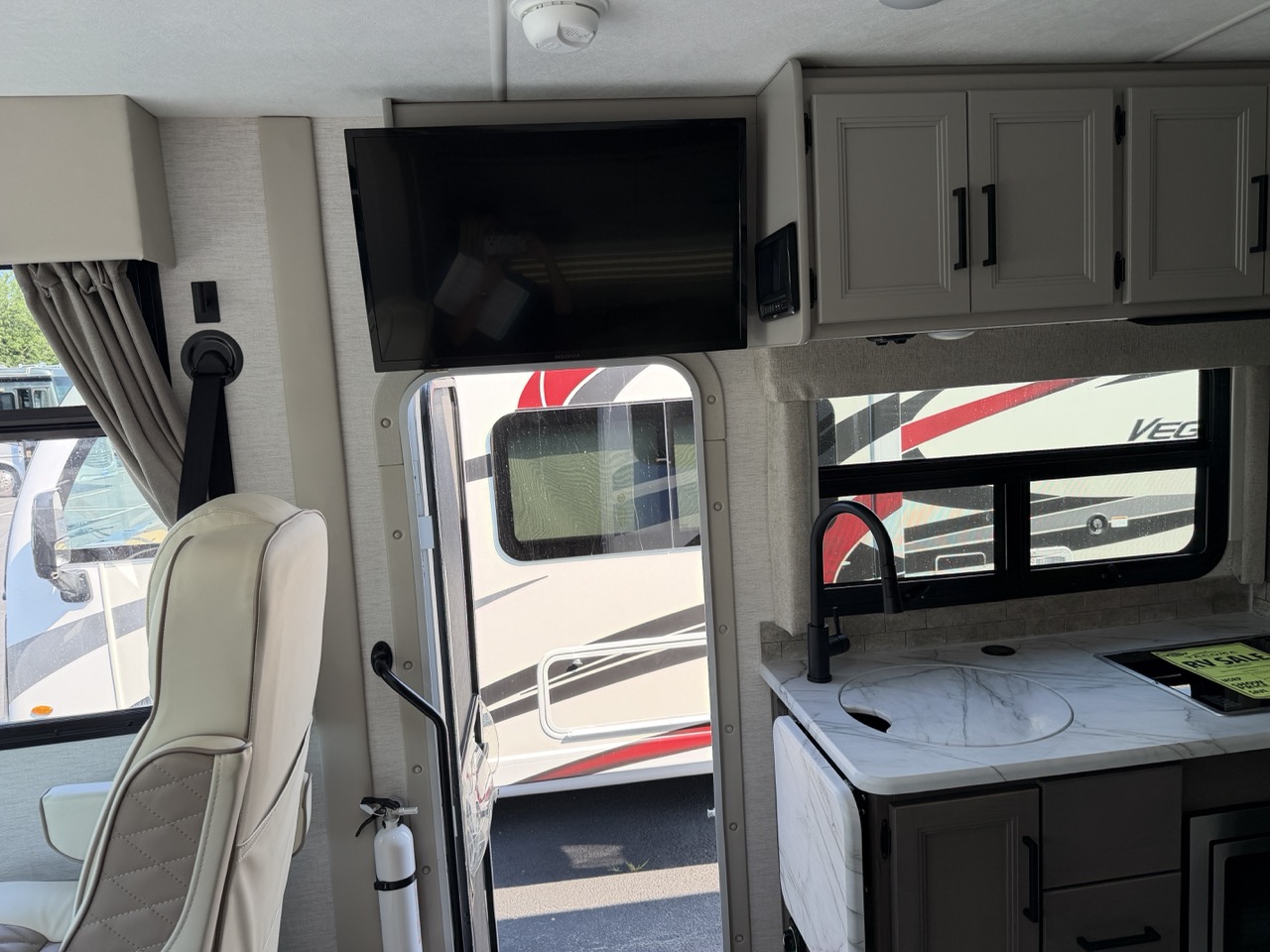2025 Thor Motor Coach Freedom Traveler A24 - Image 7