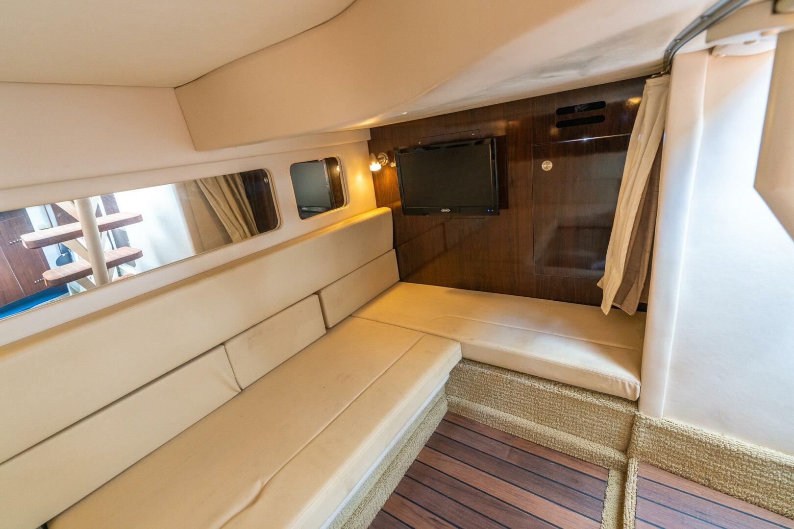 2016 Sea Ray 330 Sundancer - Image 65
