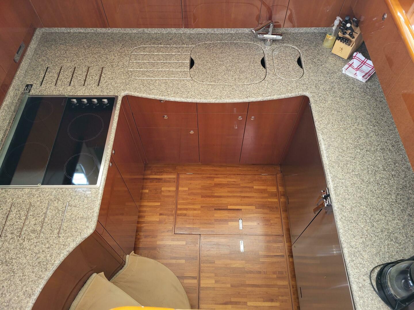 2006 Viking Sport Cruisers 61 Flybridge - Image 23