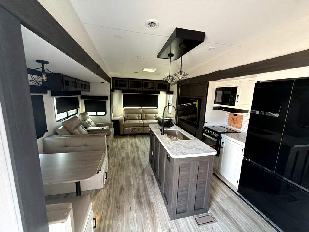 2027 VENTURE RV SPORTTREK 303VIK - Image 34