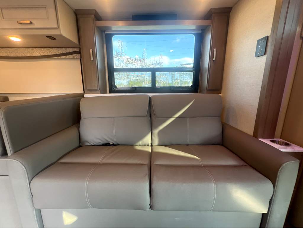 2026 THOR MOTOR COACH PASADENA 38FX - Image 21