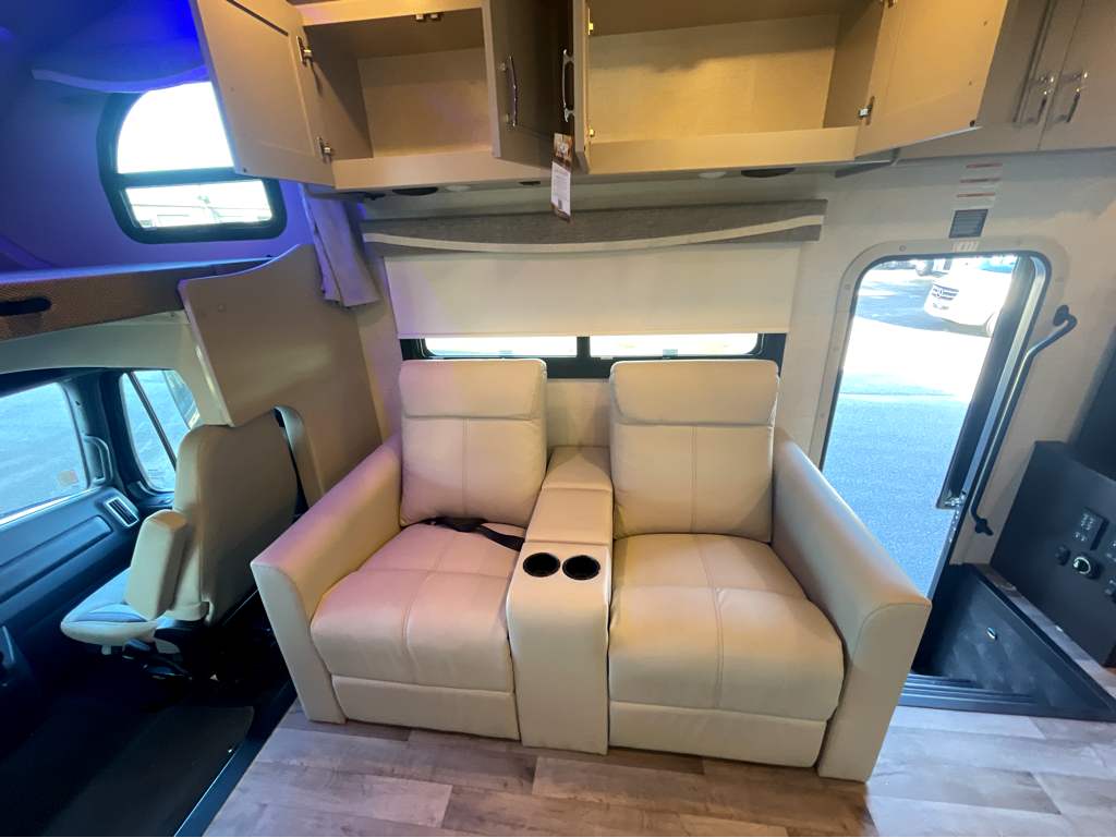 2026 THOR MOTOR COACH PASADENA 38FX - Image 24