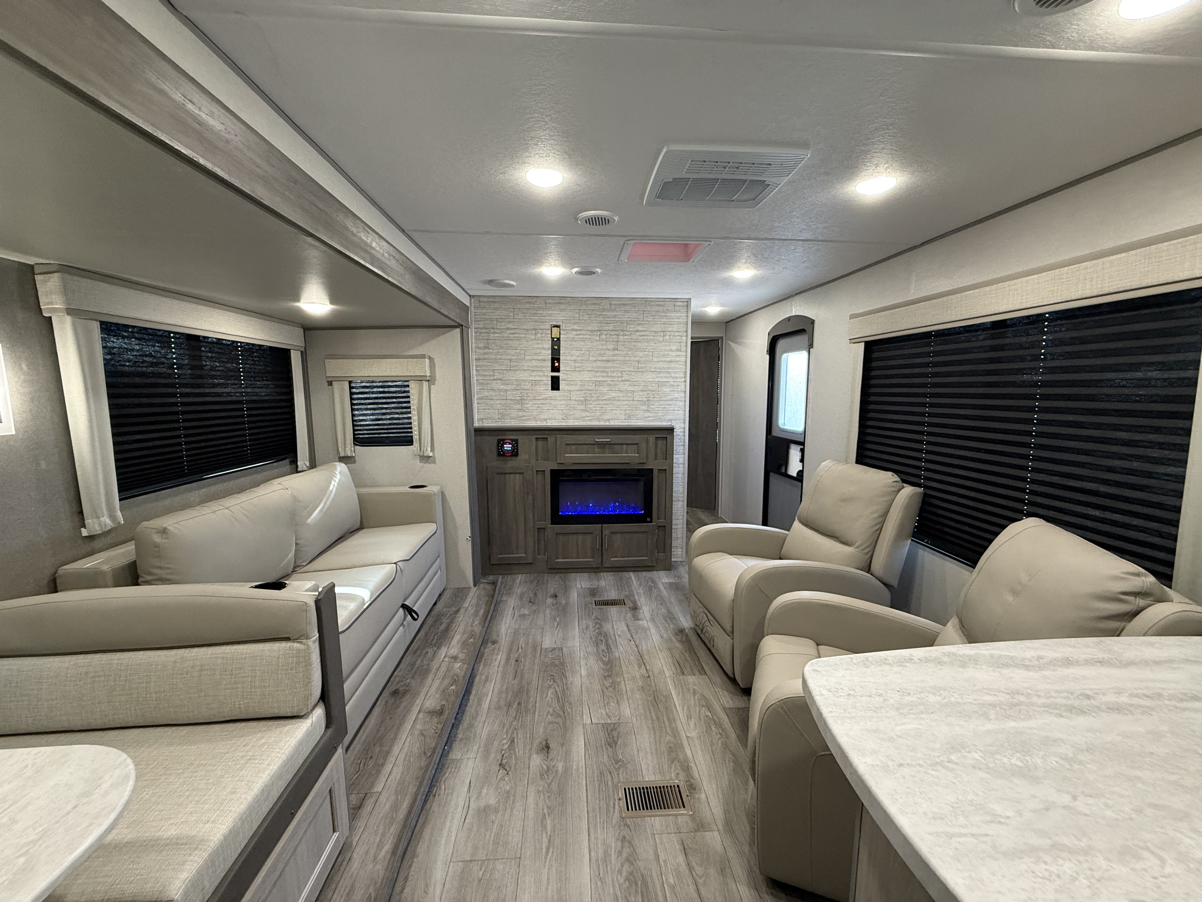 2024 Coachmen Catalina Legacy Edition 303RKDS - Image 14