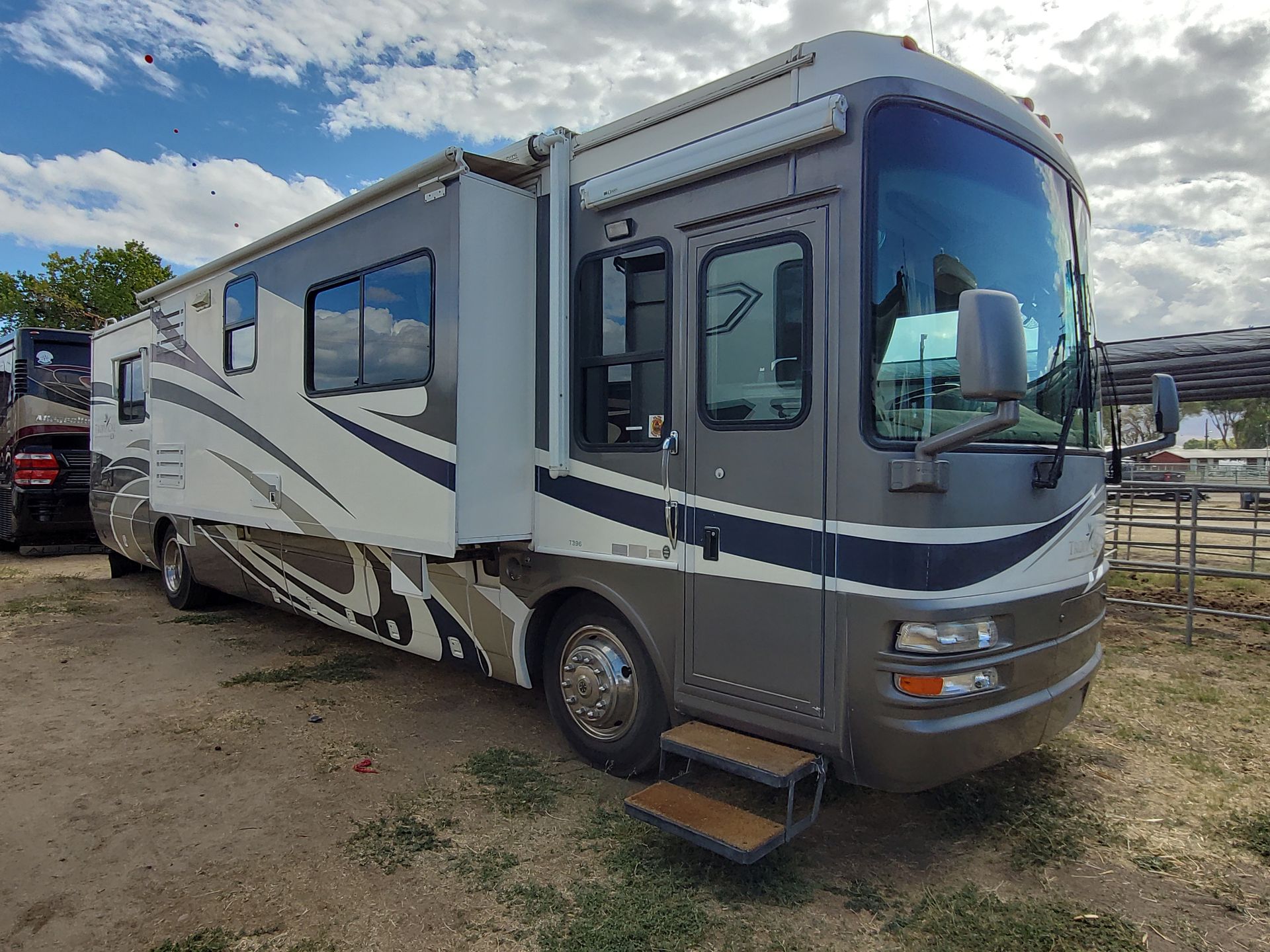2005 National Tropical 396LX - Image 2