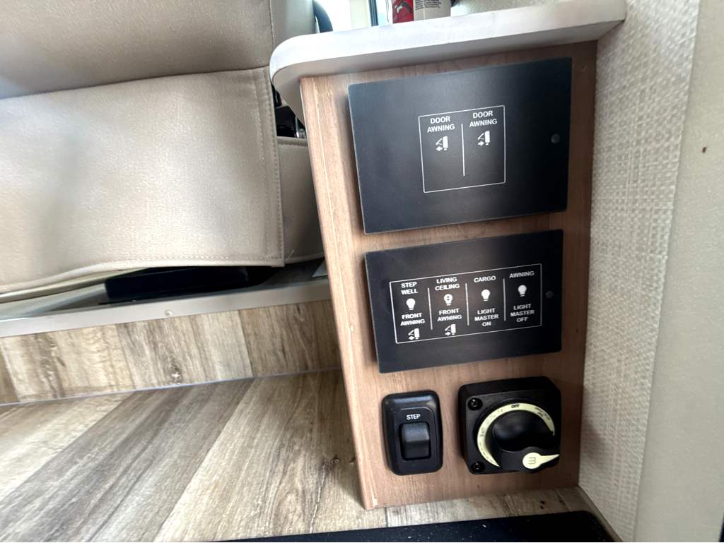 2027 THOR MOTOR COACH HURRICANE 35A - Image 33