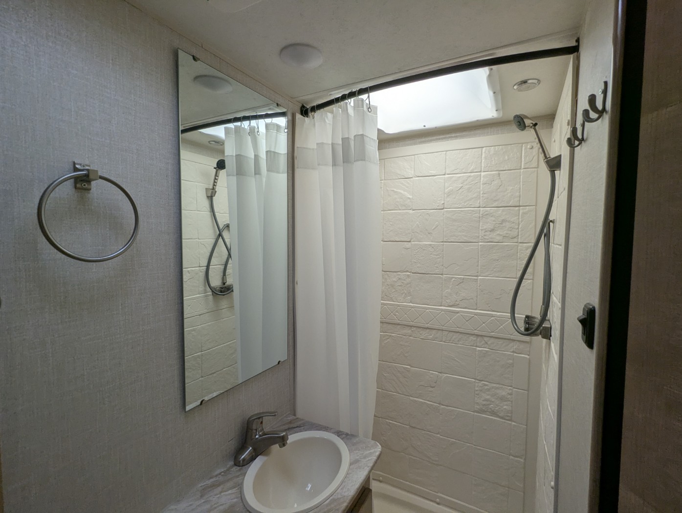 2020 Coachmen Leprechaun 260RS - Image 32