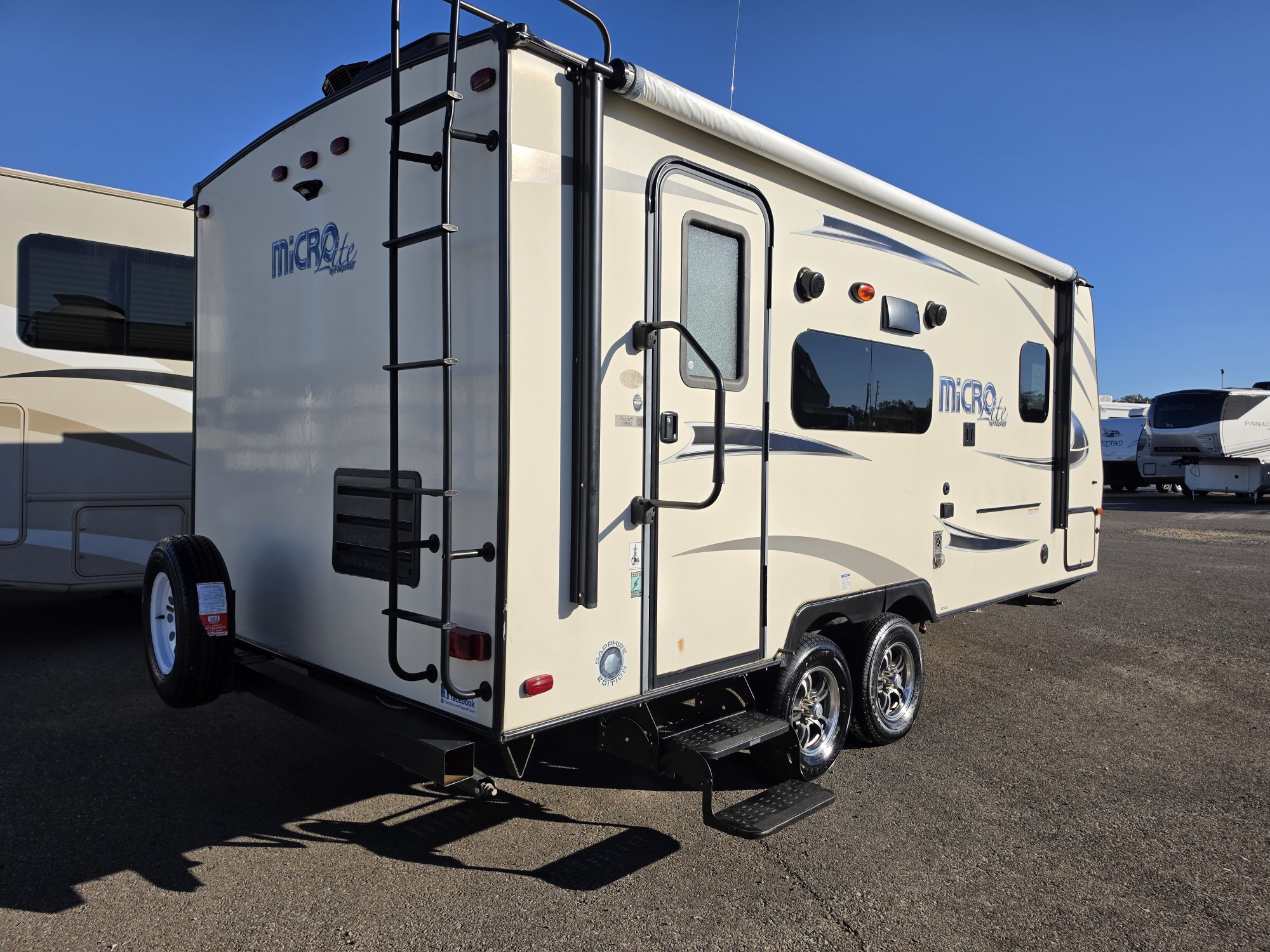 2017 FLAGSTAFF MICROLITE 21FBRS - Image 4