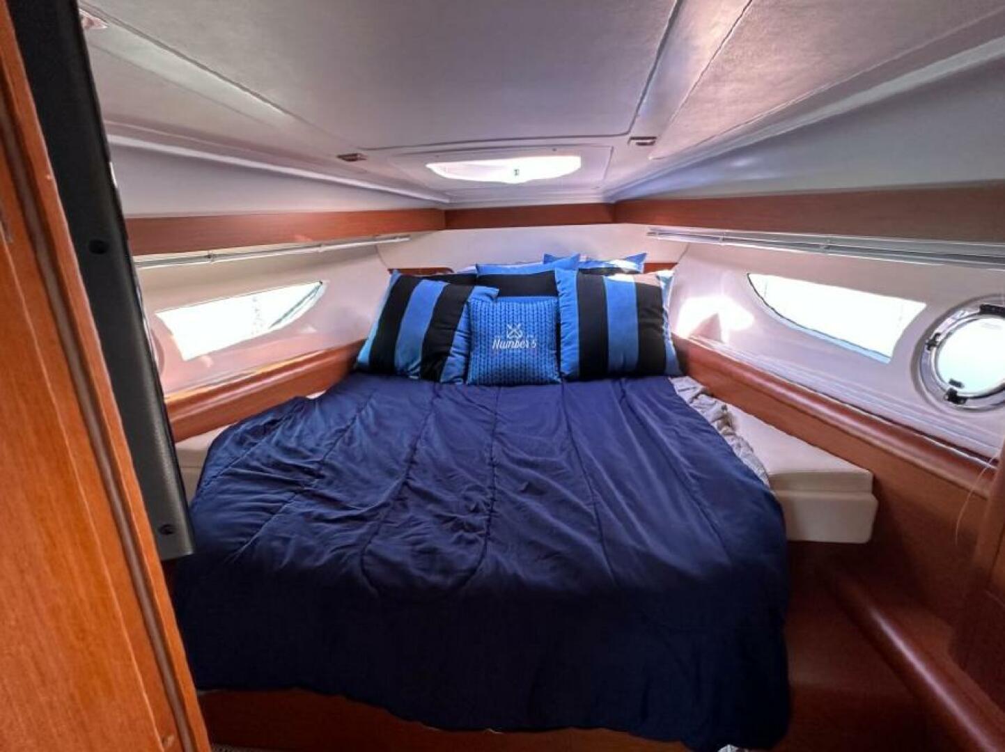 2013 BENETEAU 50 GRAN TURISMO Base - Image 14