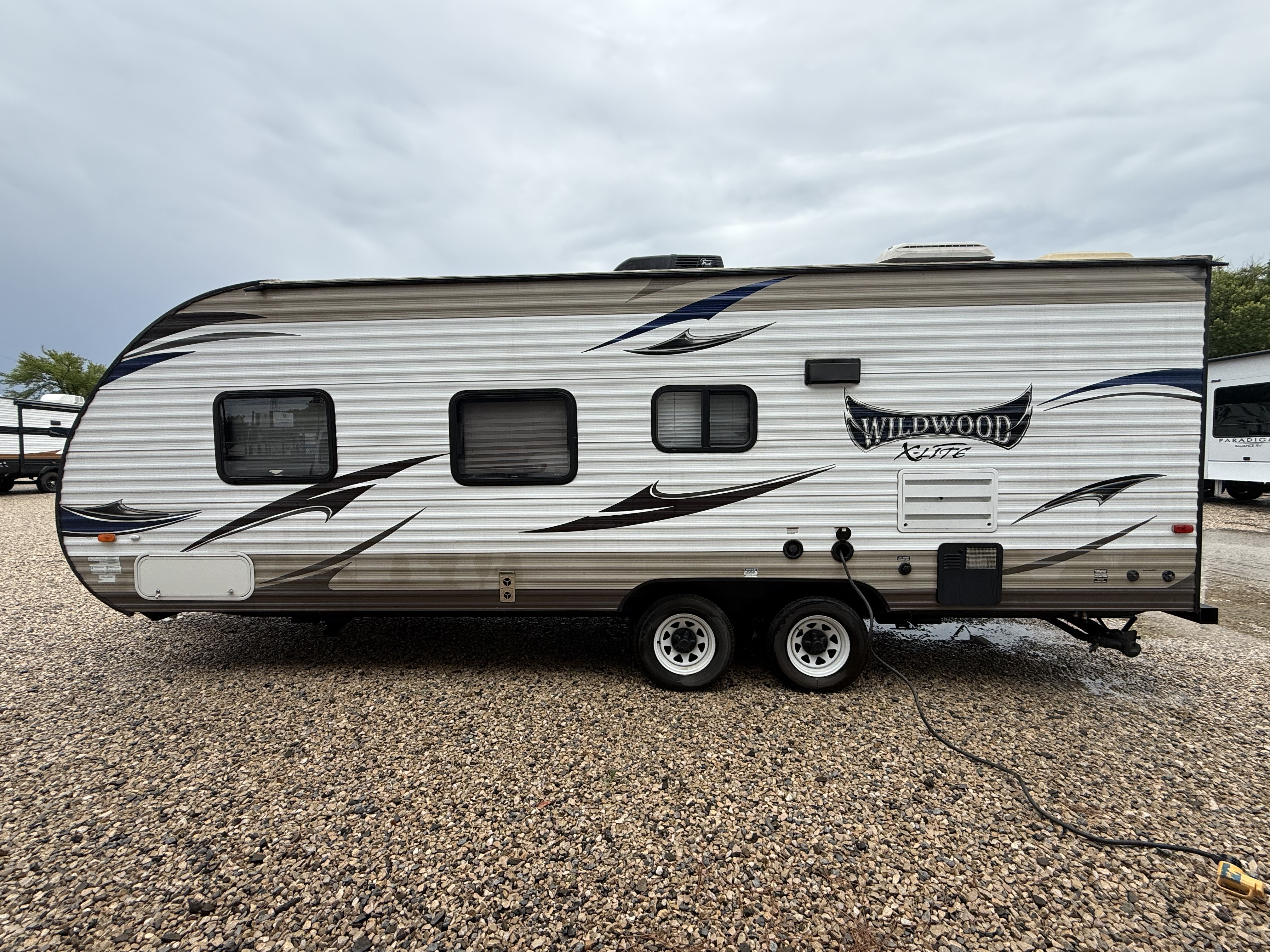 2016 WILDWOOD X-LIGHT SERIES 241QBXL - Image 4