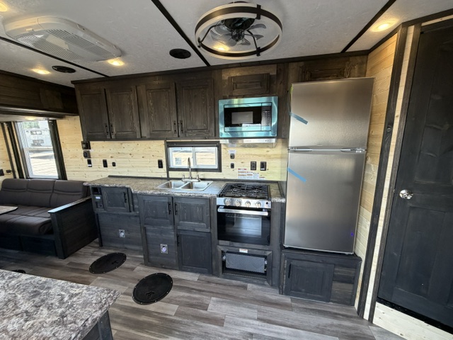2027 ICE CASTLE RV EXTREME III 8X21 - Image 7