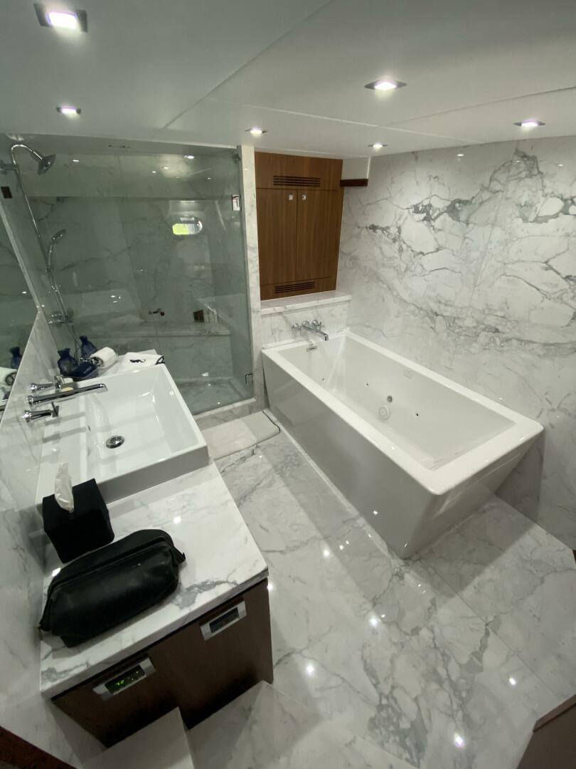 2011 Sunseeker 34M - Image 18