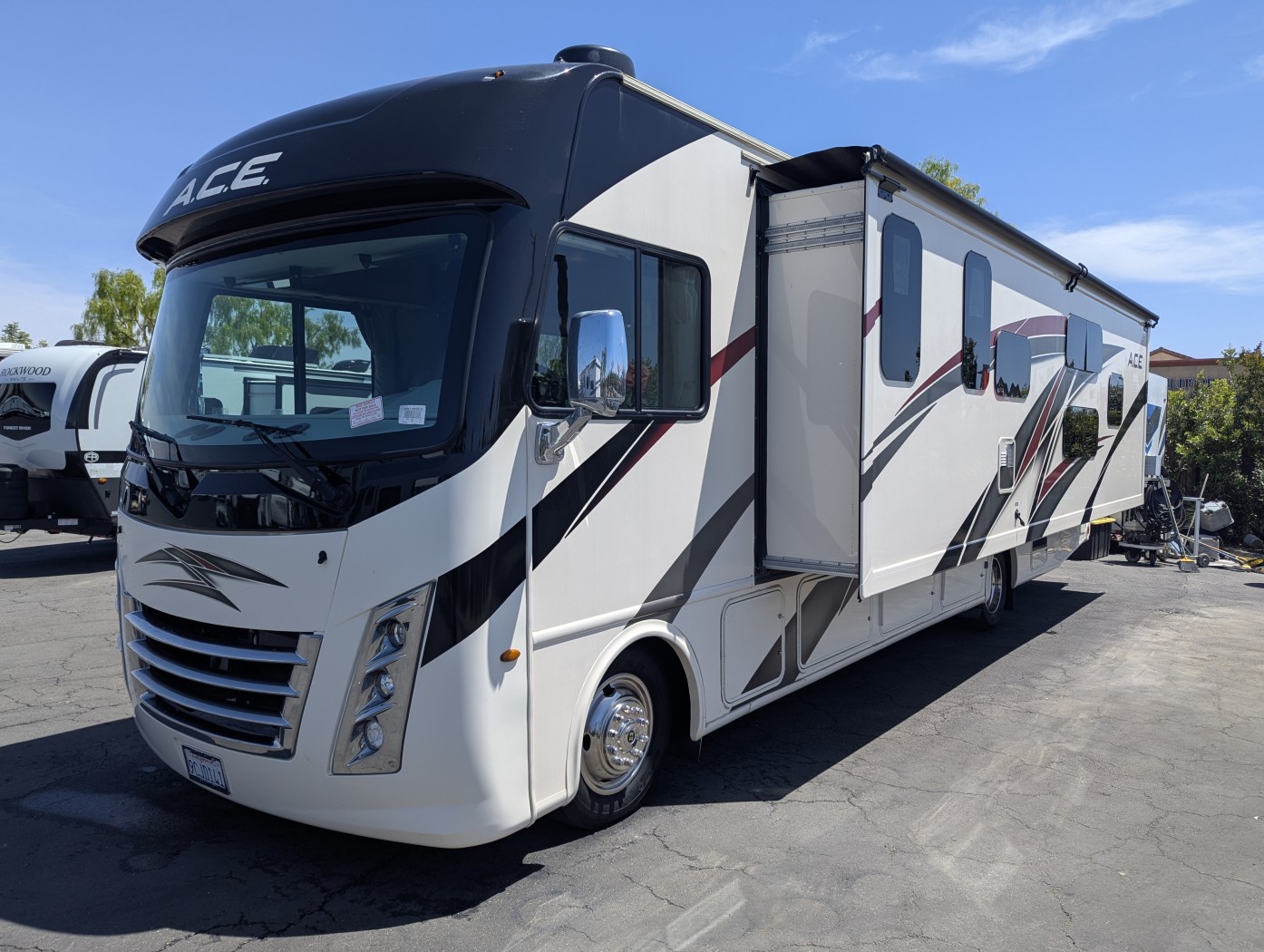 2022 Thor Motor Coach A.C.E. 32.3 - Image 3