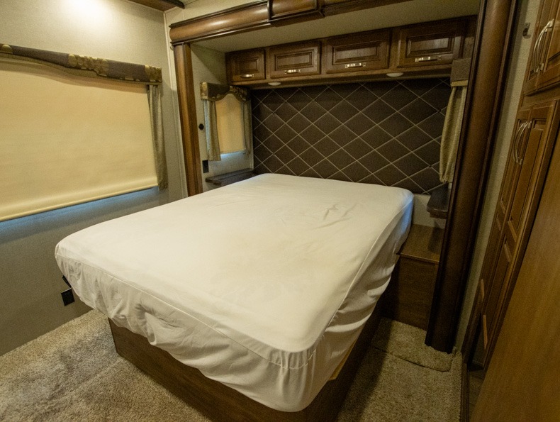 2018 Keystone Montana 3820FK - Image 23