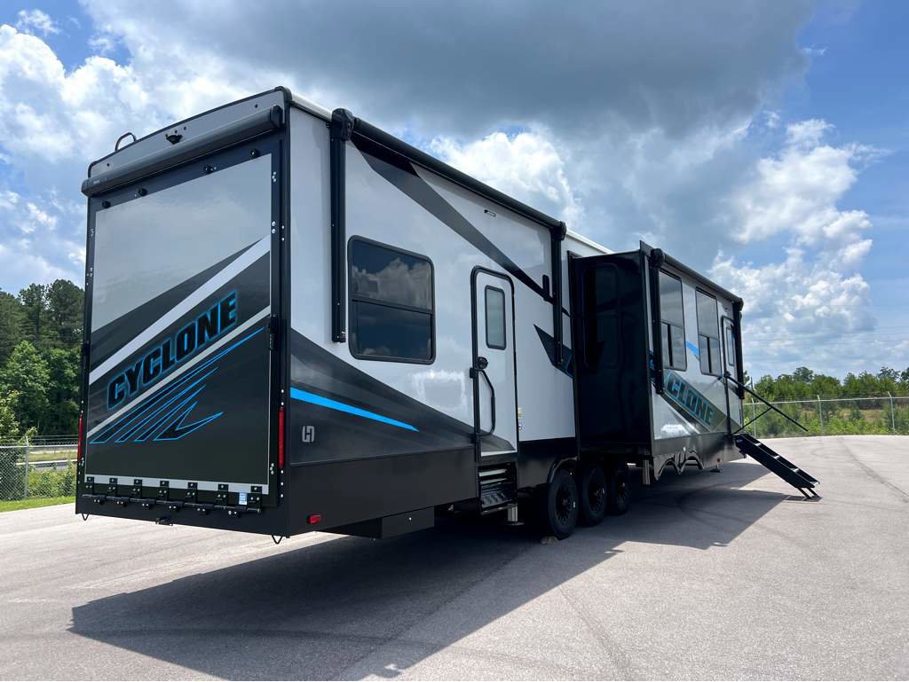 2026 HEARTLAND CYCLONE 4014C - Image 5